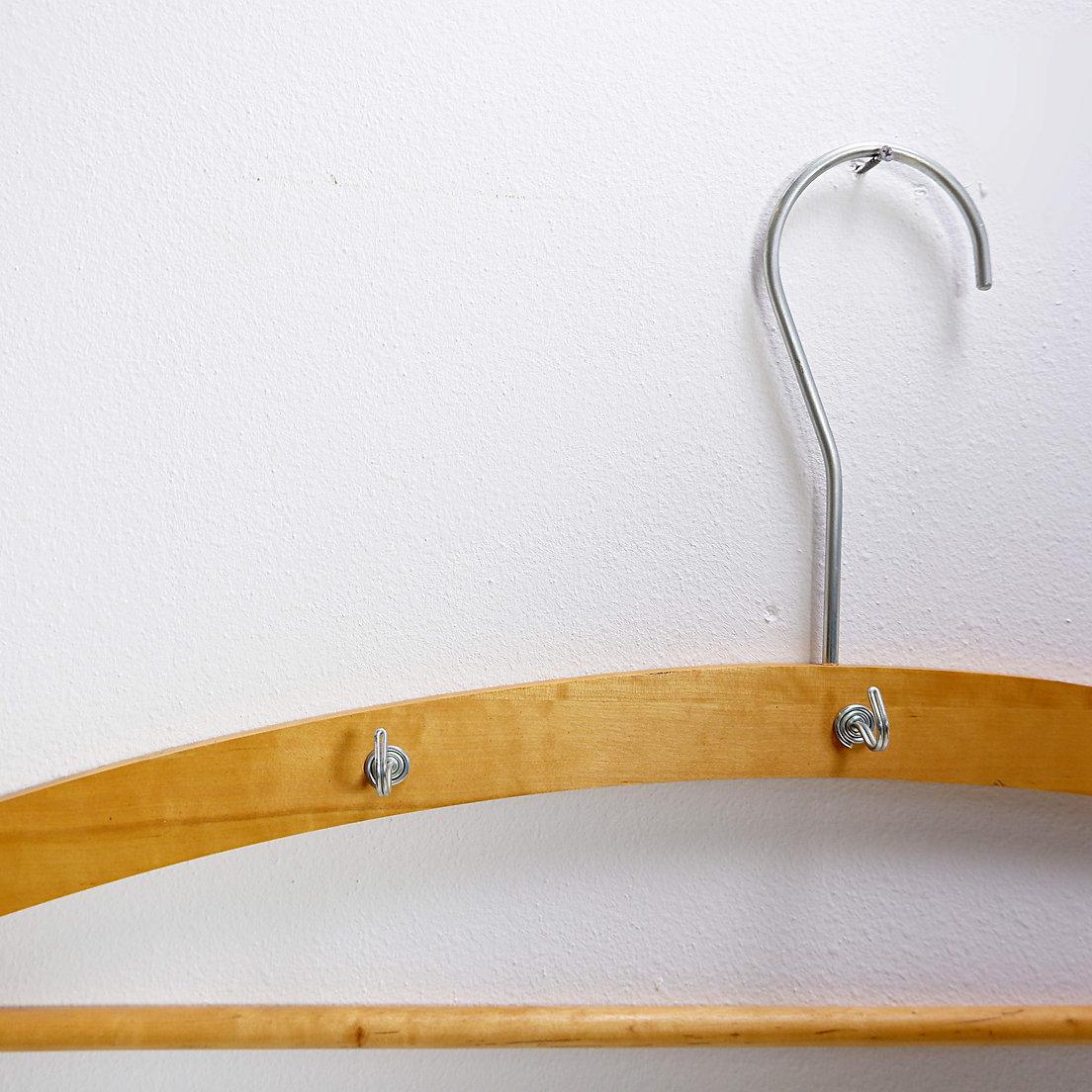 Perchero de madera con percha vintage en venta 3