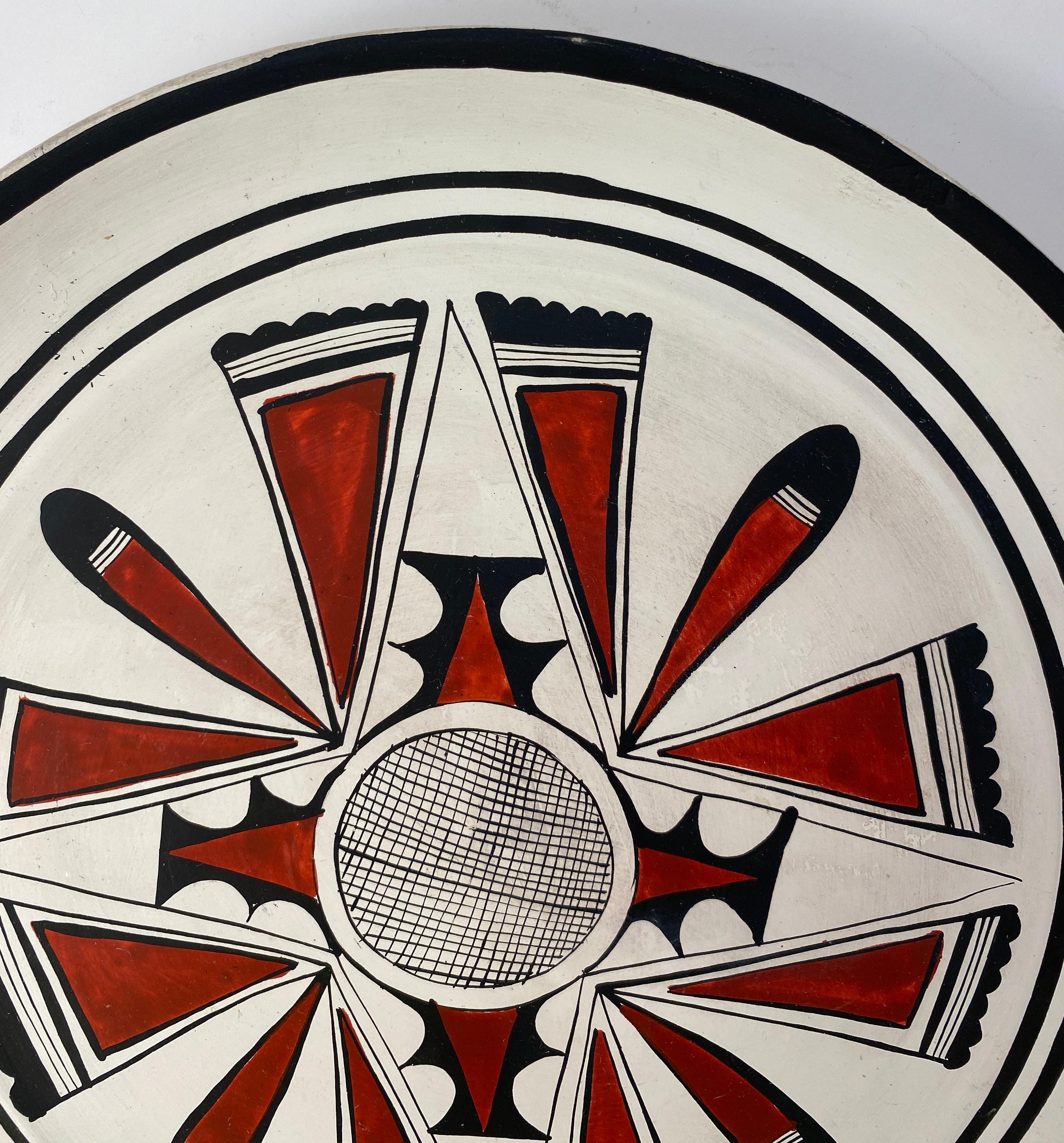 Hängender Keramik-Kunst-Töpferteller im Hopi-Stil, dekorative Wandschüssel (Moderne der Mitte des Jahrhunderts) im Angebot