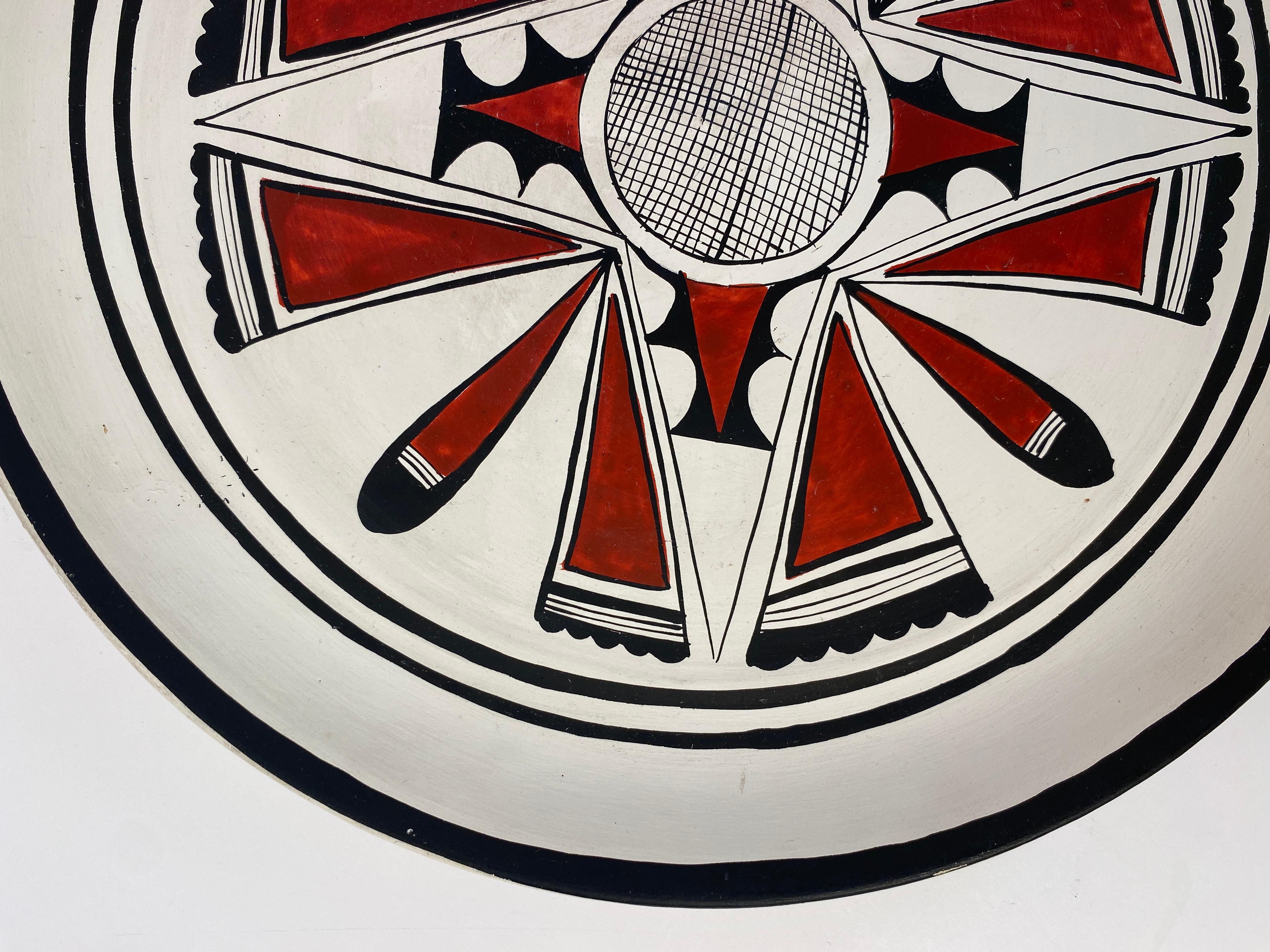 Hängender Keramik-Kunst-Töpferteller im Hopi-Stil, dekorative Wandschüssel (Handgefertigt) im Angebot