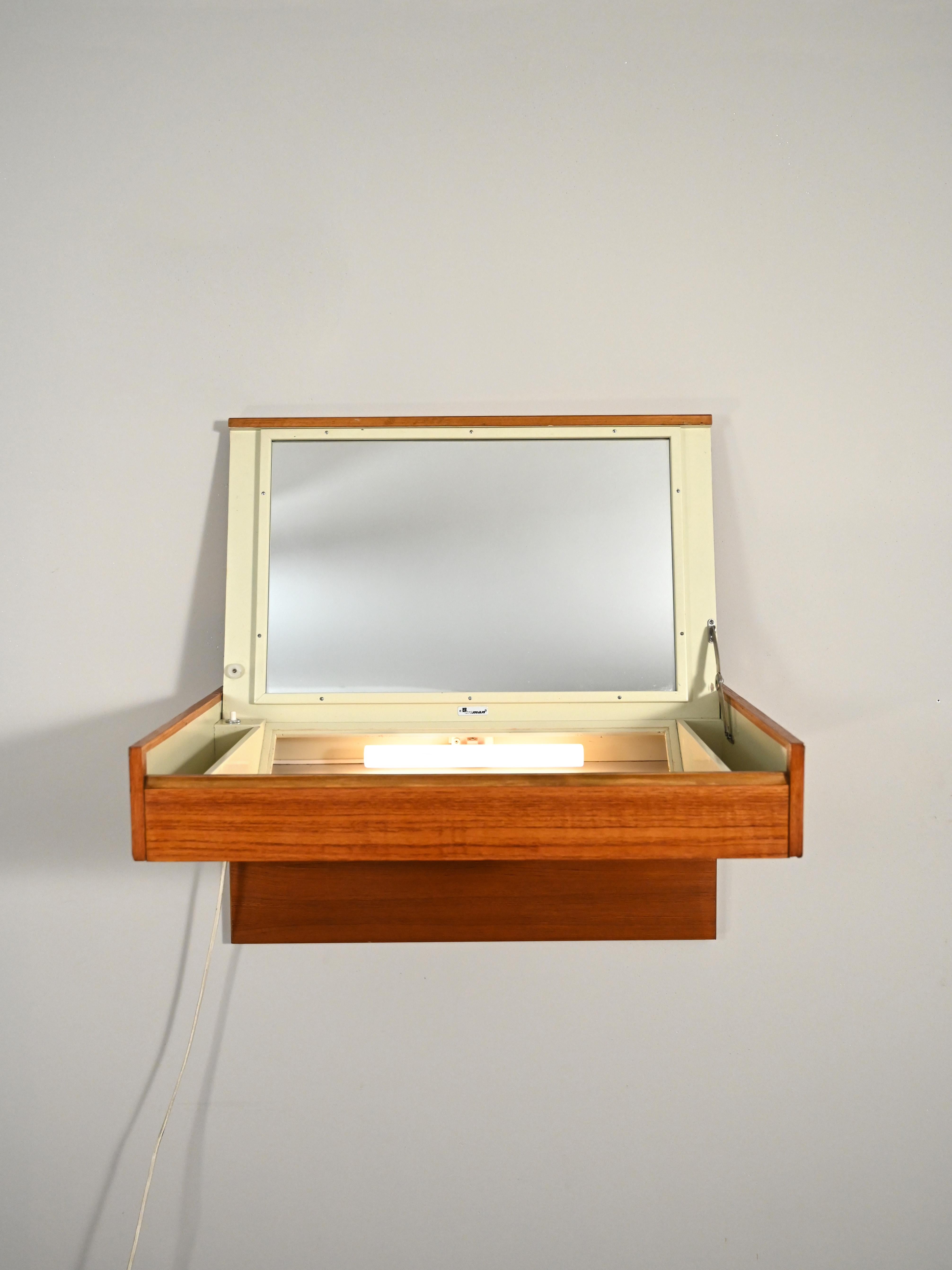 Suspended Scandinavian teak wood desk/toilet, the workmanship is vintage from the 1960s.

The lift-up top hides a large mirror, a compartment perfect for storage and a light.

It attaches to the wall with 4 screws.

Good condition - Good