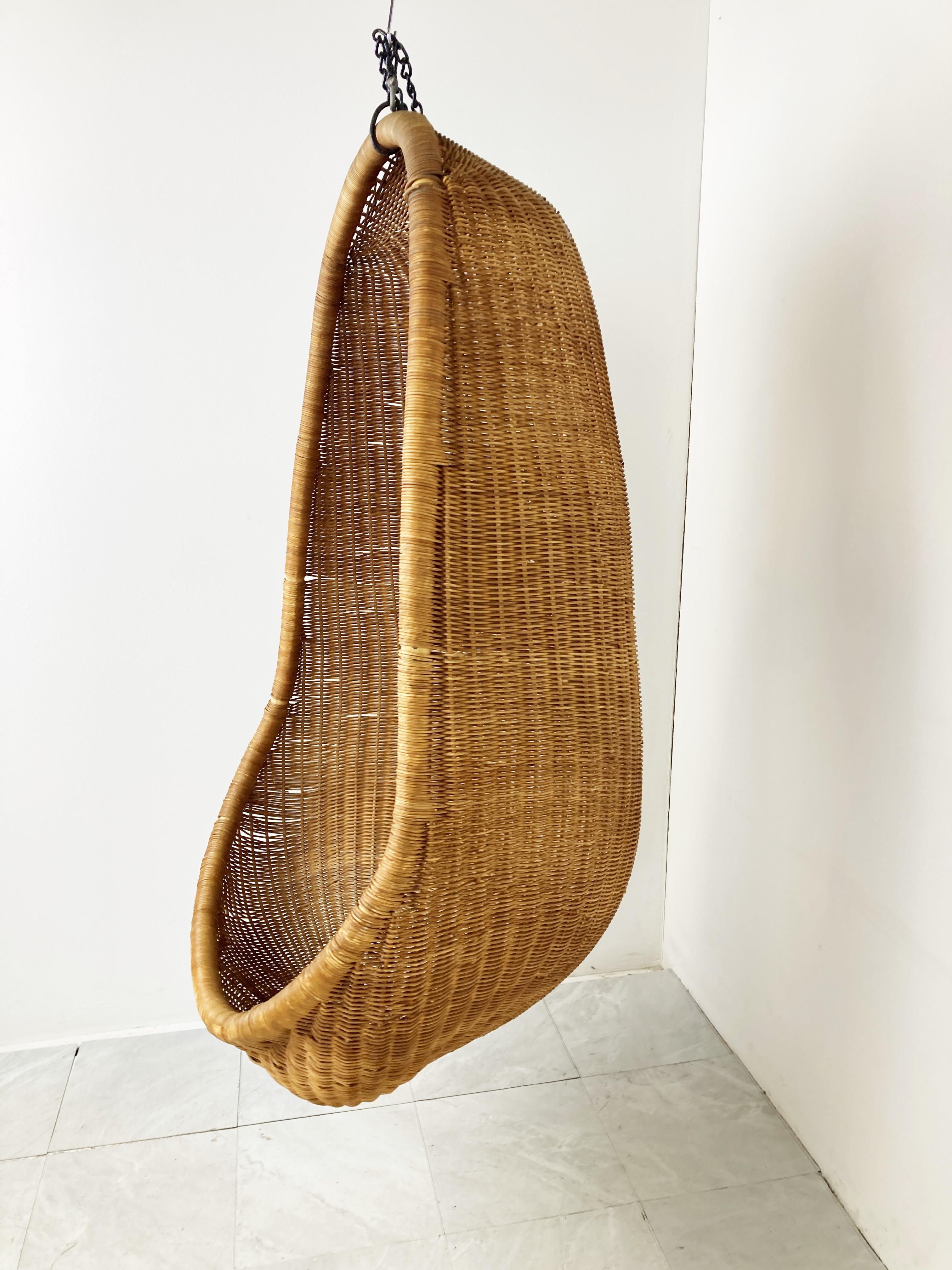 Midcentury wicker hanging egg shaped chair by Nanna Ditzel.

Beautiful and very original 'loung' chair with a timeless design.

It hangs from the ceiling with a chain, we can adjust the chain to your desired height.

Good overall condition
