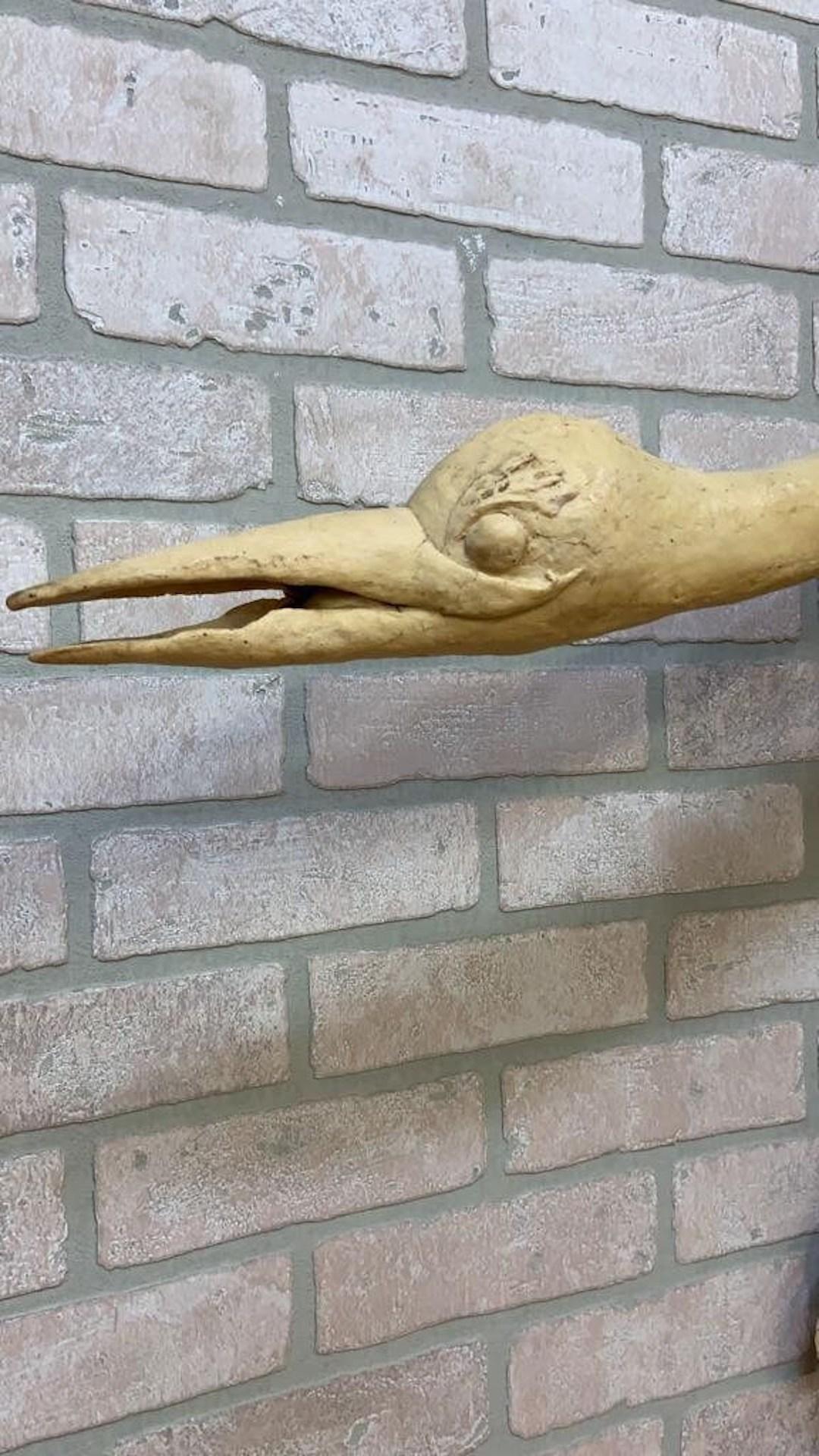 Scultura vintage di cigno volante appeso firmata da Sylvia Weis In condizioni buone in vendita a Chicago, IL