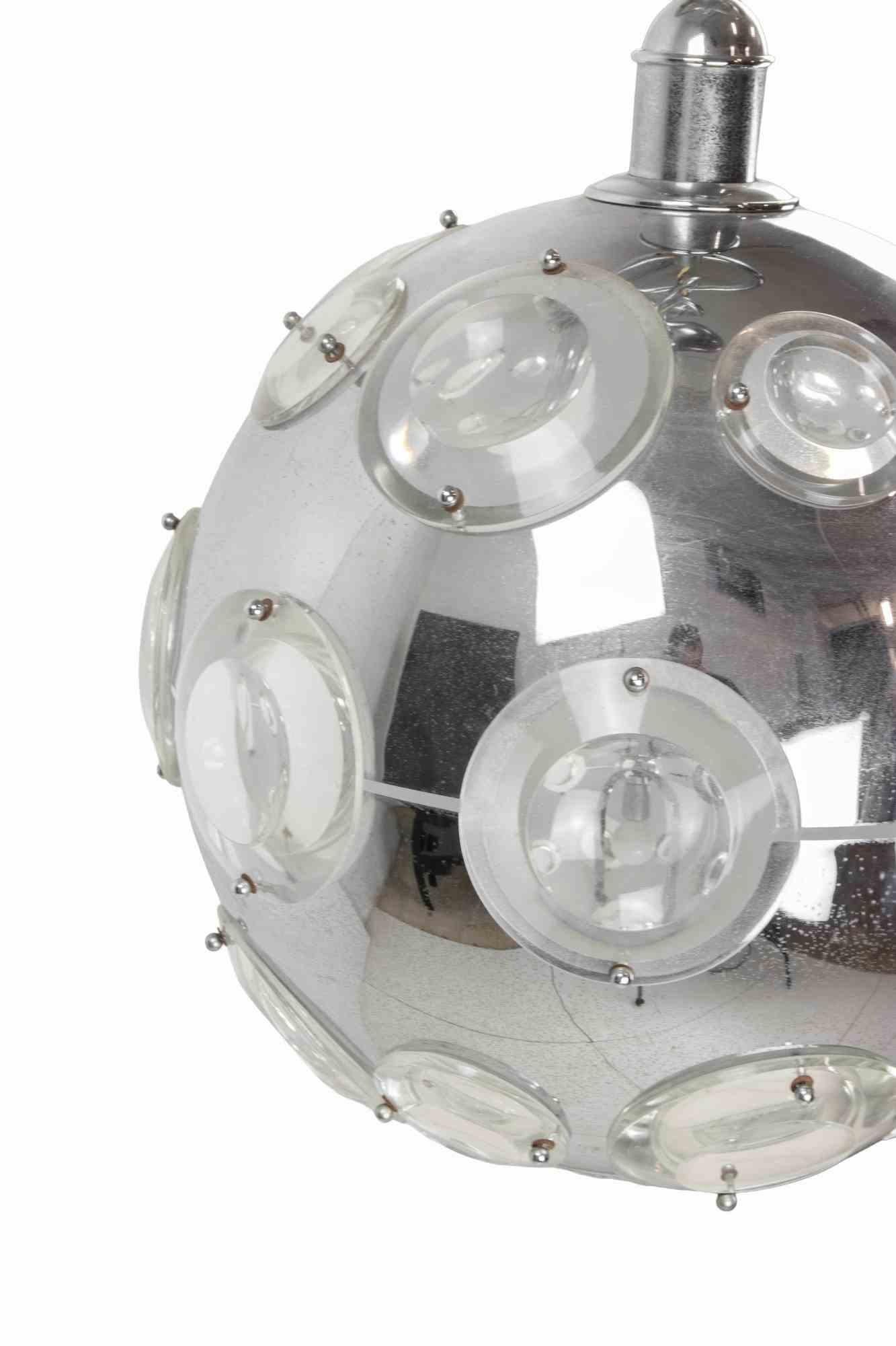 Vintage-Pendelleuchte von Oscar Torlasco, realisiert in Italien in den 1970er Jahren. 
Verchromte Metallstruktur und Glaslinsendiffusoren.
Sehr guter Zustand