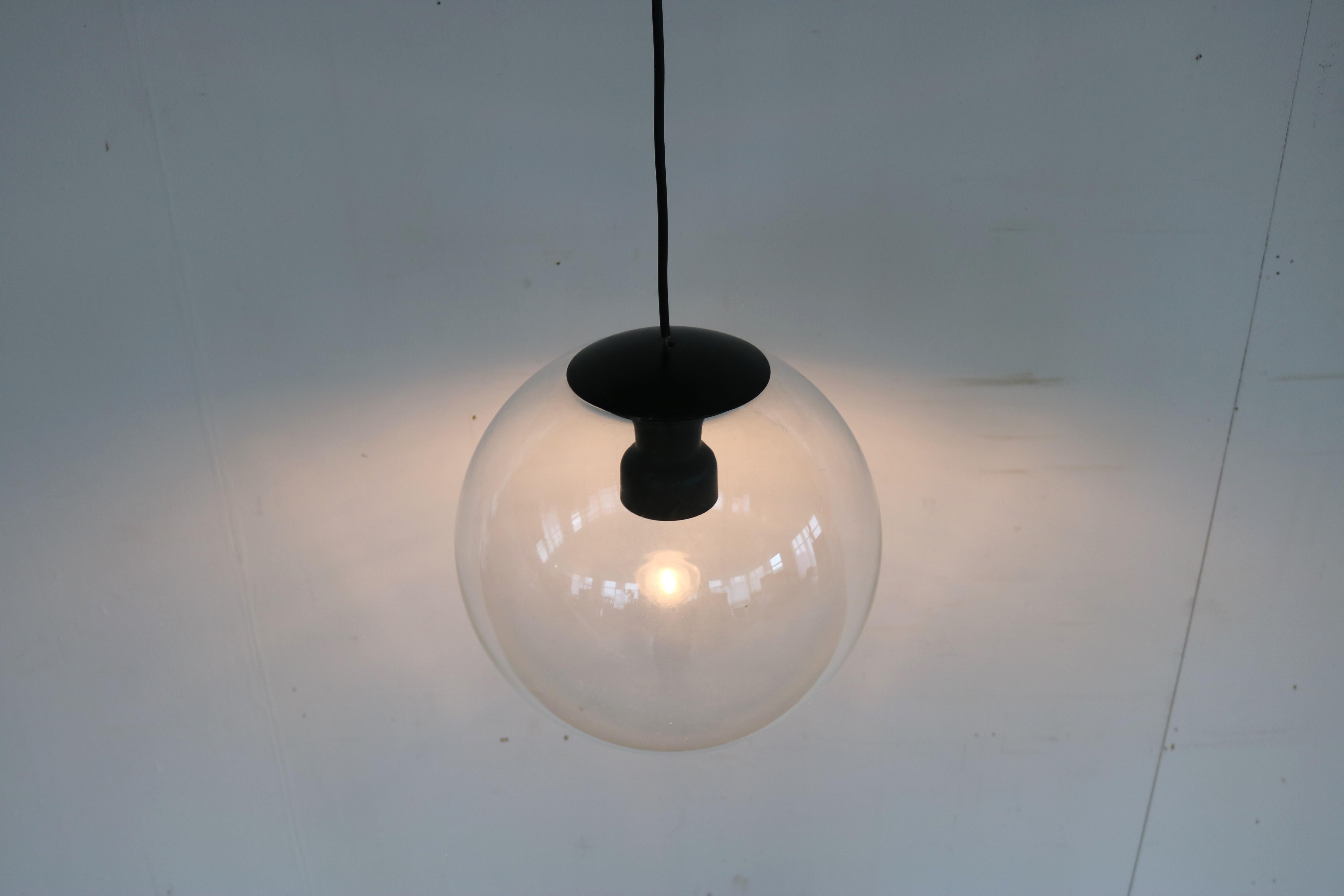 Néerlandais lampe suspendue vintage  globe terrestre  Philips  60's en vente