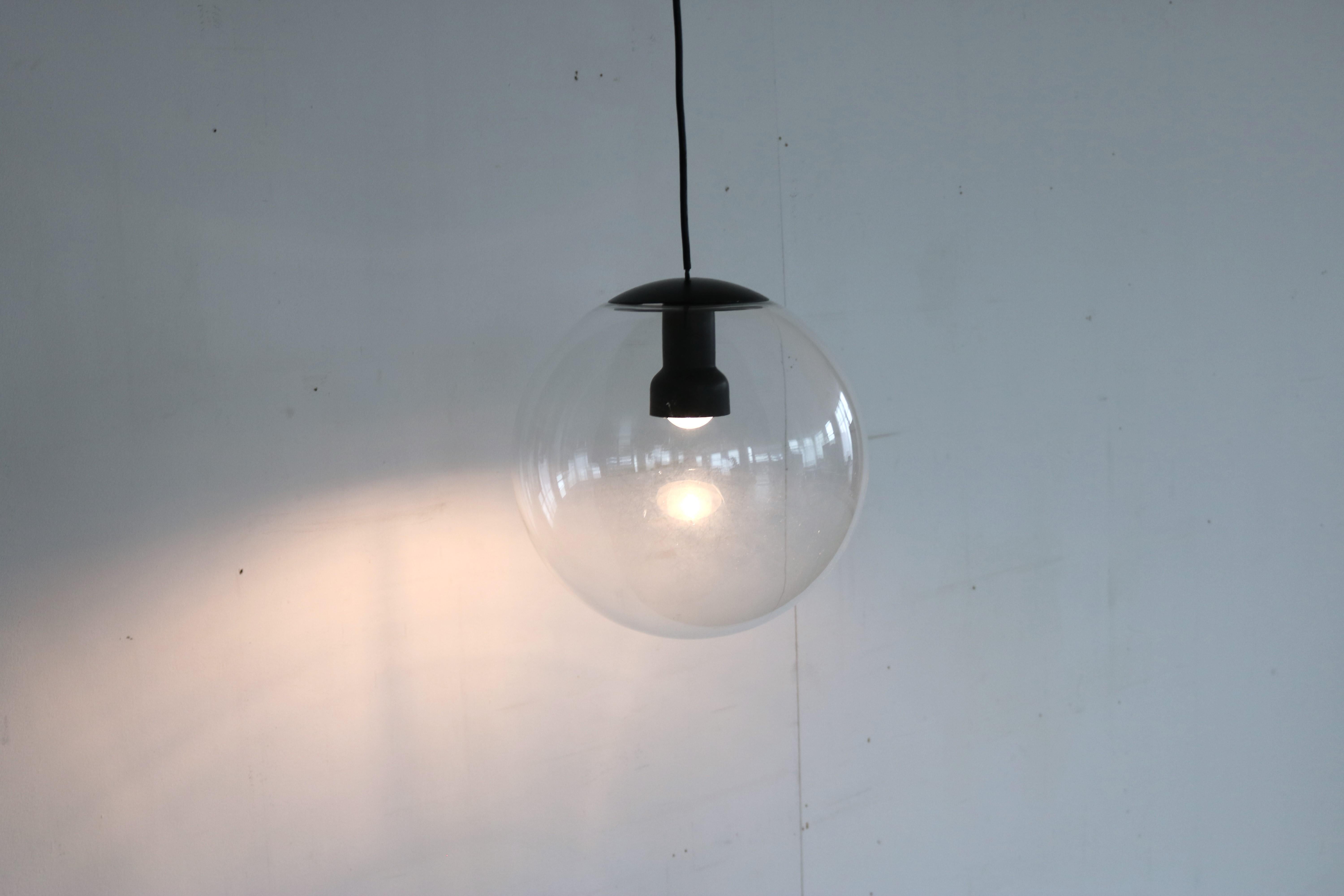 vintage hanging lamp  globe  Philips  60's In Good Condition For Sale In GRONINGEN, NL