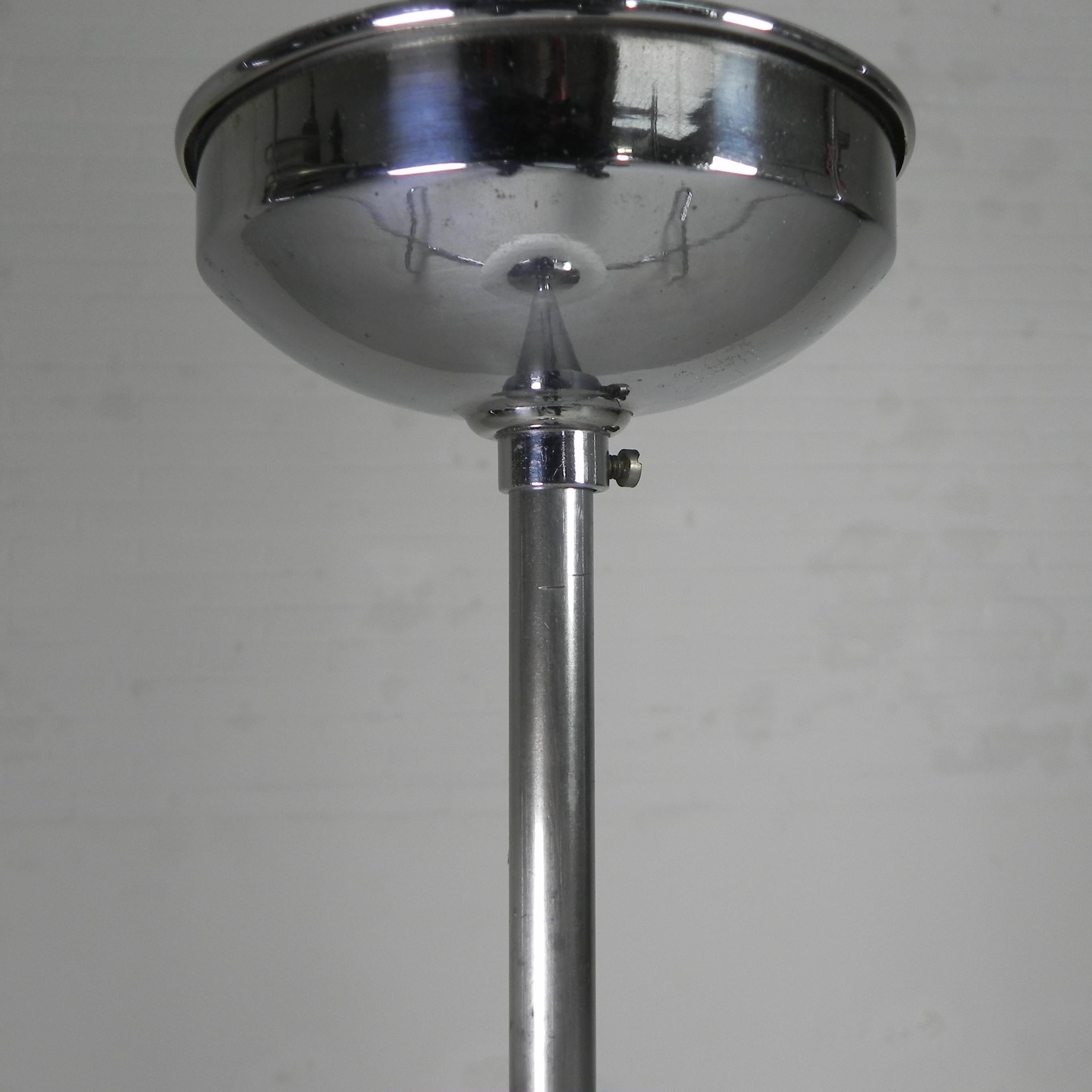 Lampe suspendue vintage avec abat-jour cylindrique en verre blanc, années 1950 en vente 8