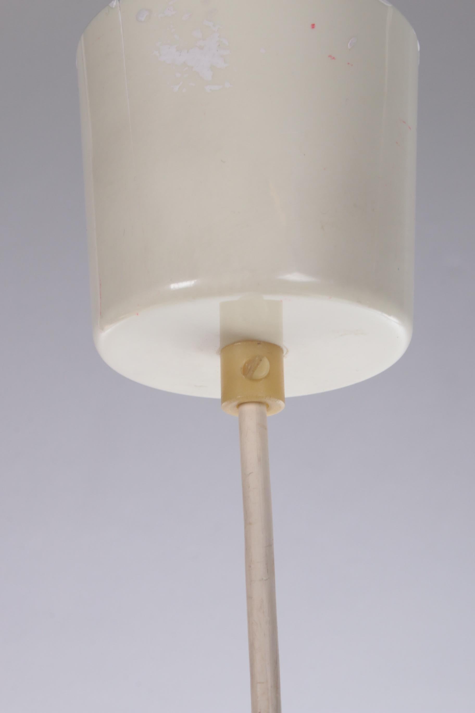Lampe suspendue vintage avec verre et métal des années 1950 en vente 4