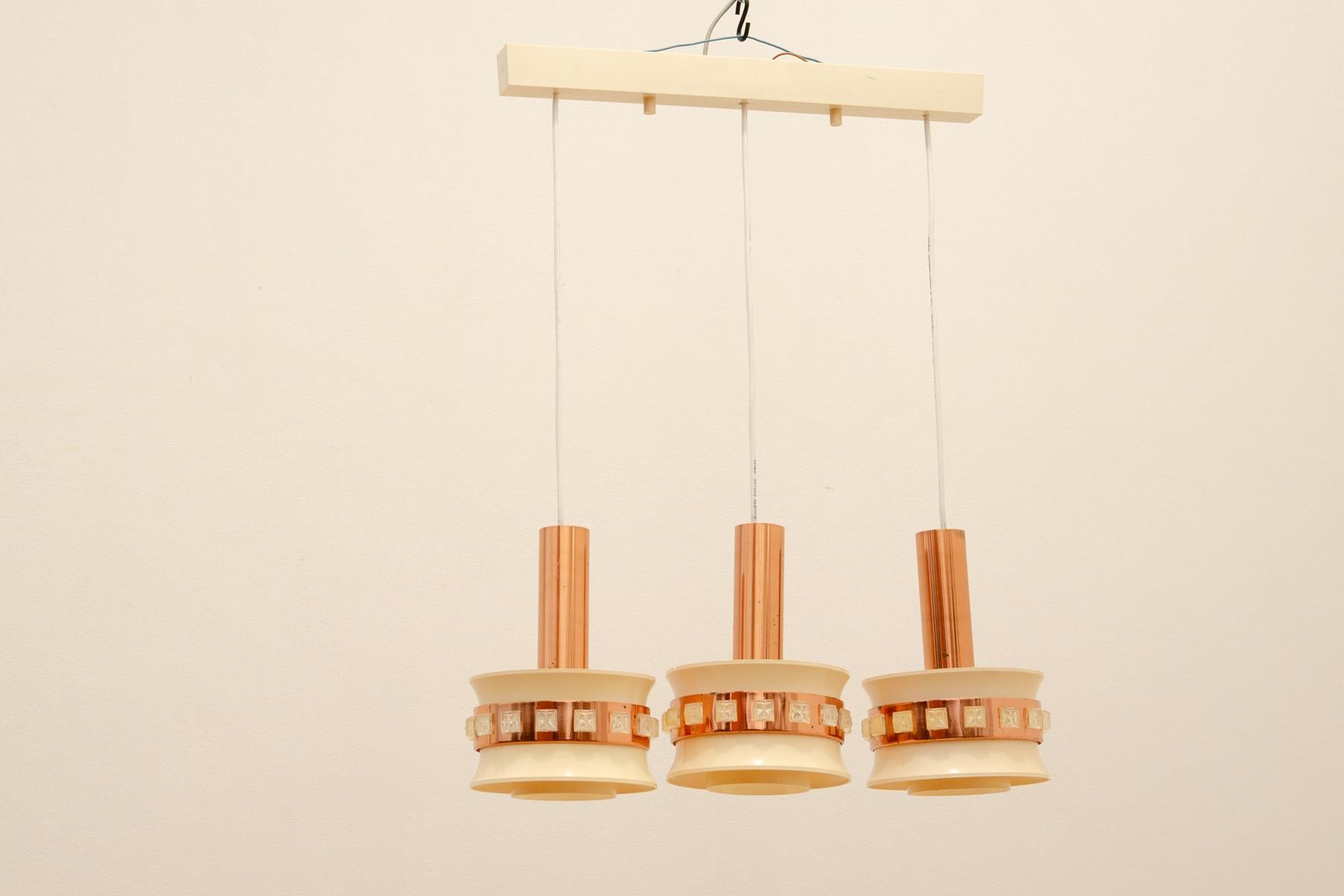 Mid-Century Modern Suspension vintage avec trois abat-jour en verre taillé, Kamenický Šenov, années 1970 en vente