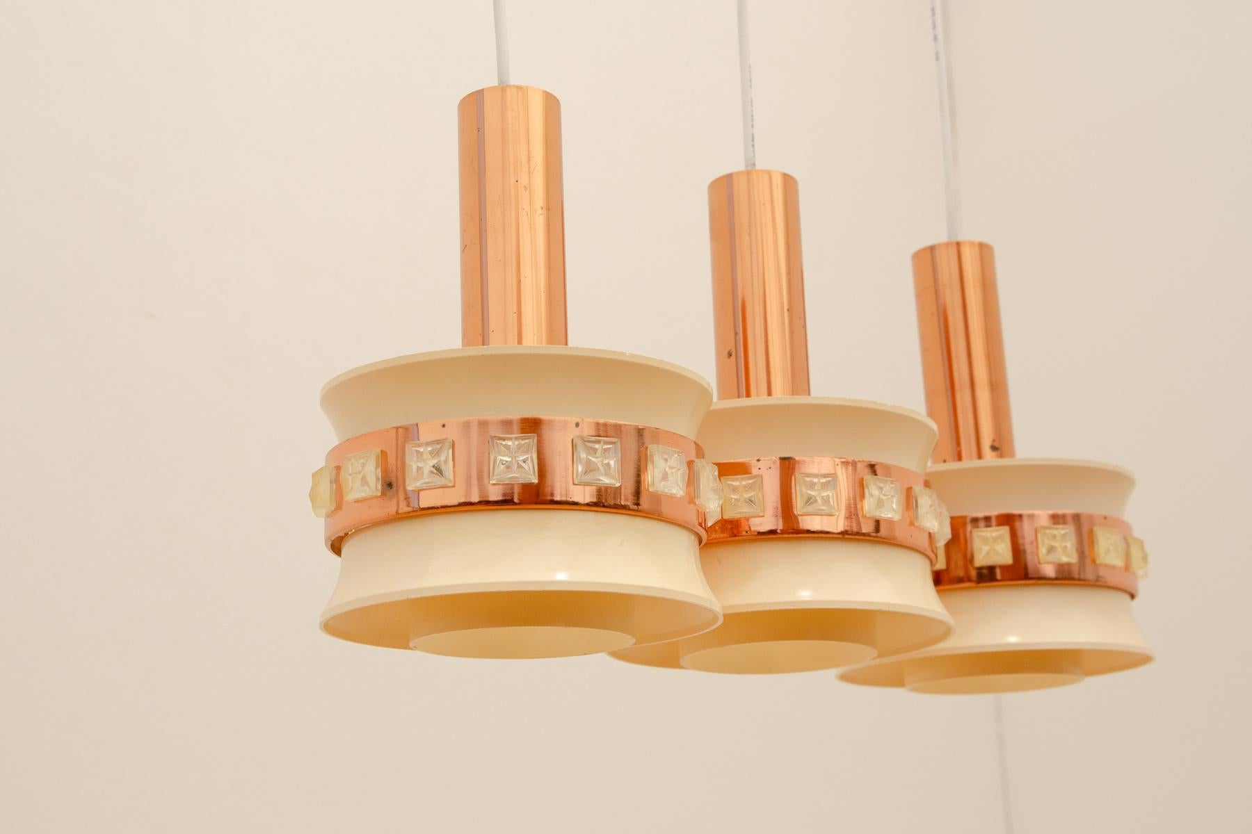 20ième siècle Suspension vintage avec trois abat-jour en verre taillé, Kamenický Šenov, années 1970 en vente