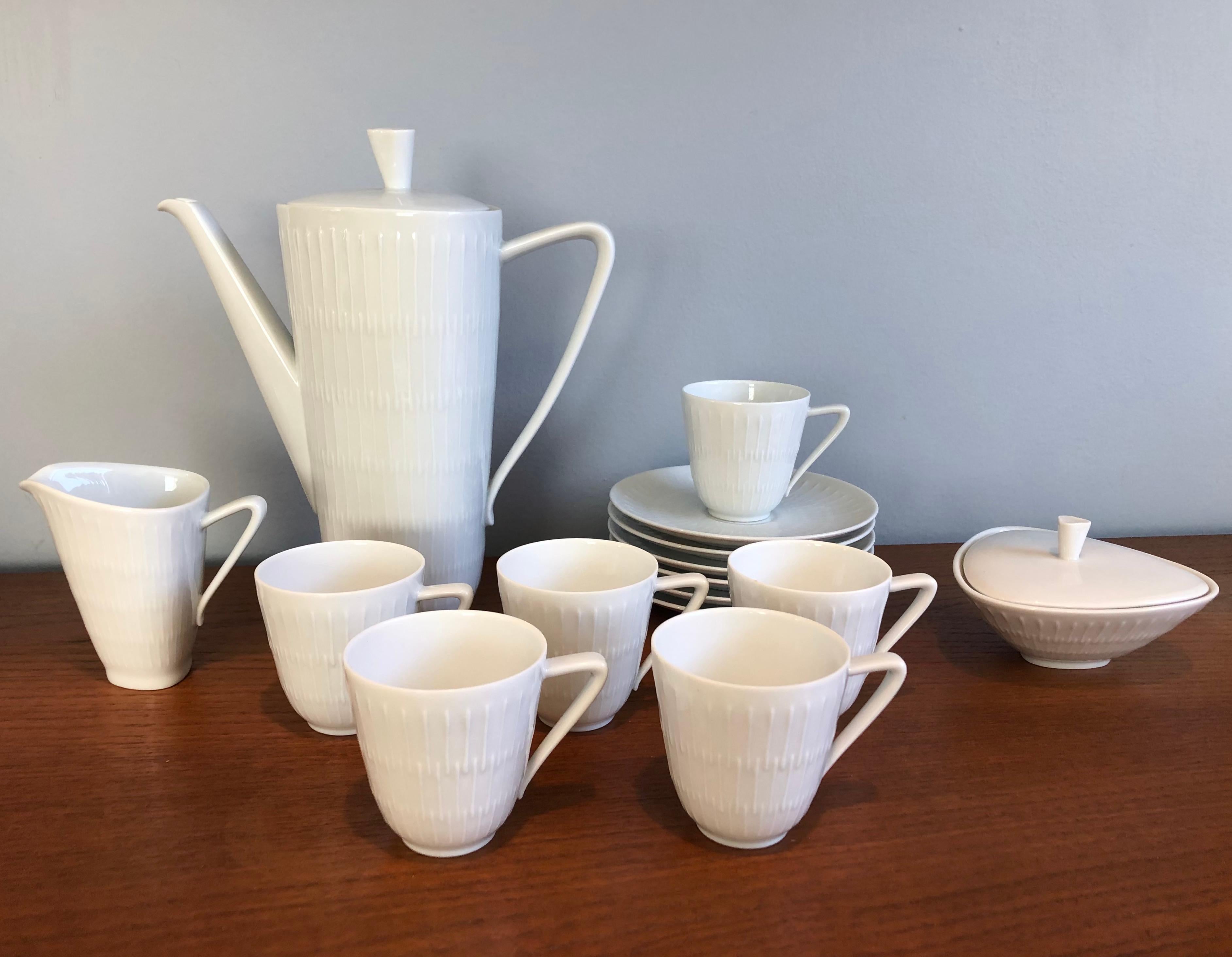 Decorative white porcelain 'Apart' coffee demitasse set from Hutschenreuther Selb, with 6 cups, 6 saucers, coffee pot, creamer/milk jug, and sugar bowl (15-piece set). German porcelain maker Hutschenreuther (est.1814) commissioned sculptor Hans