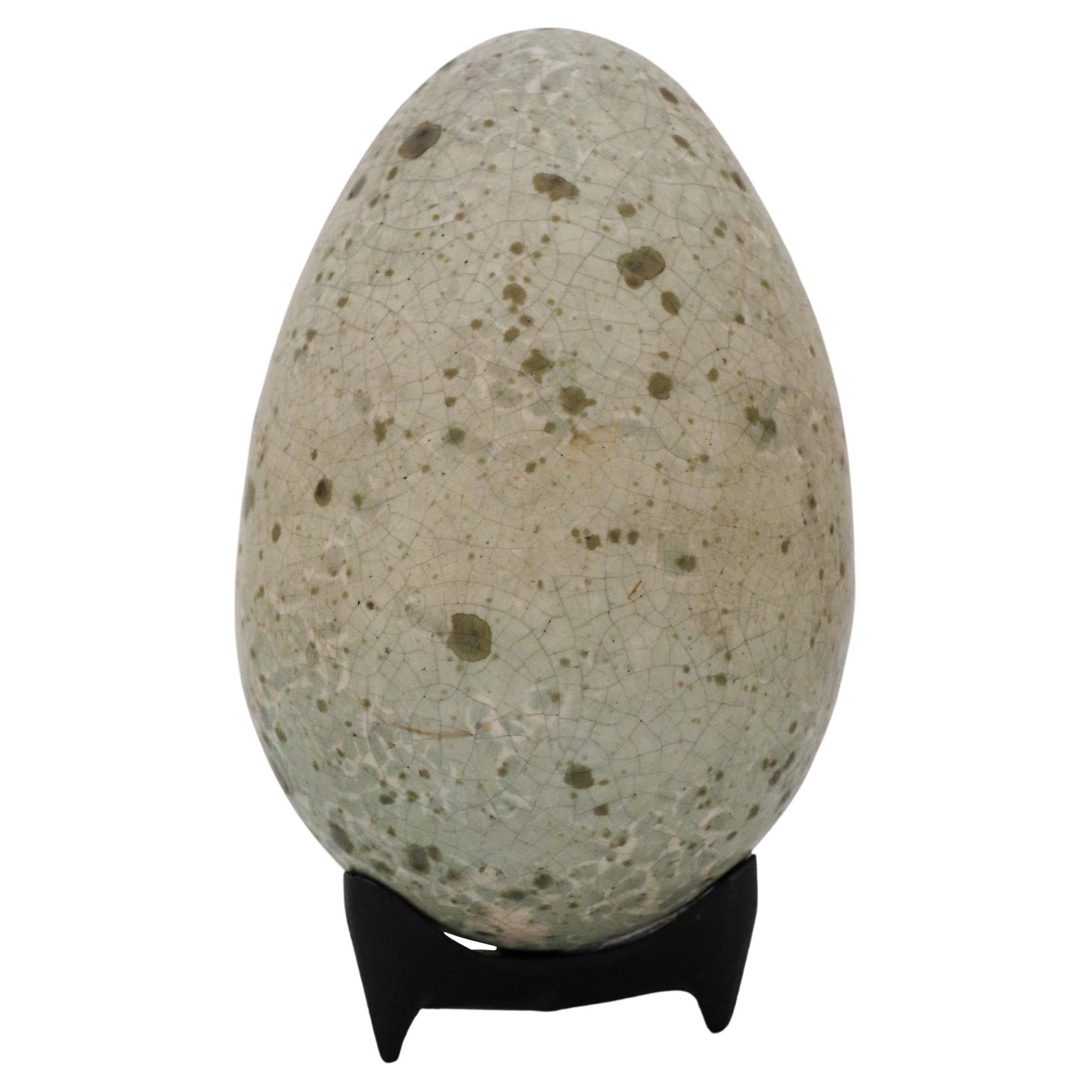 Uovo scultura in gres grigio e verde di Hans Hedberg, Biot, Francia