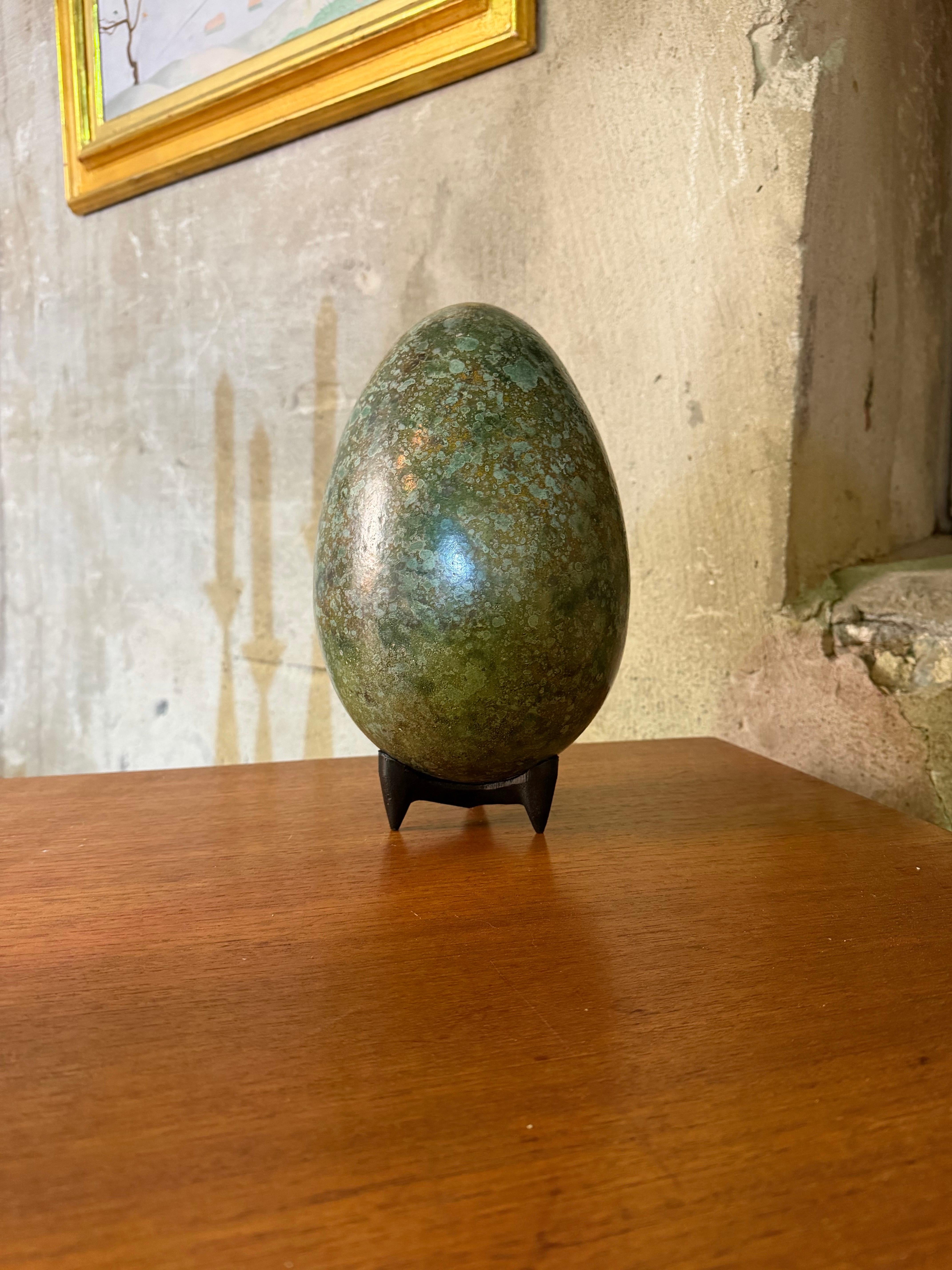 Sculpture d'œuf en grès à glaçure verte mouchetée par Hans Hedberg, mi-siècle moderne en vente 4