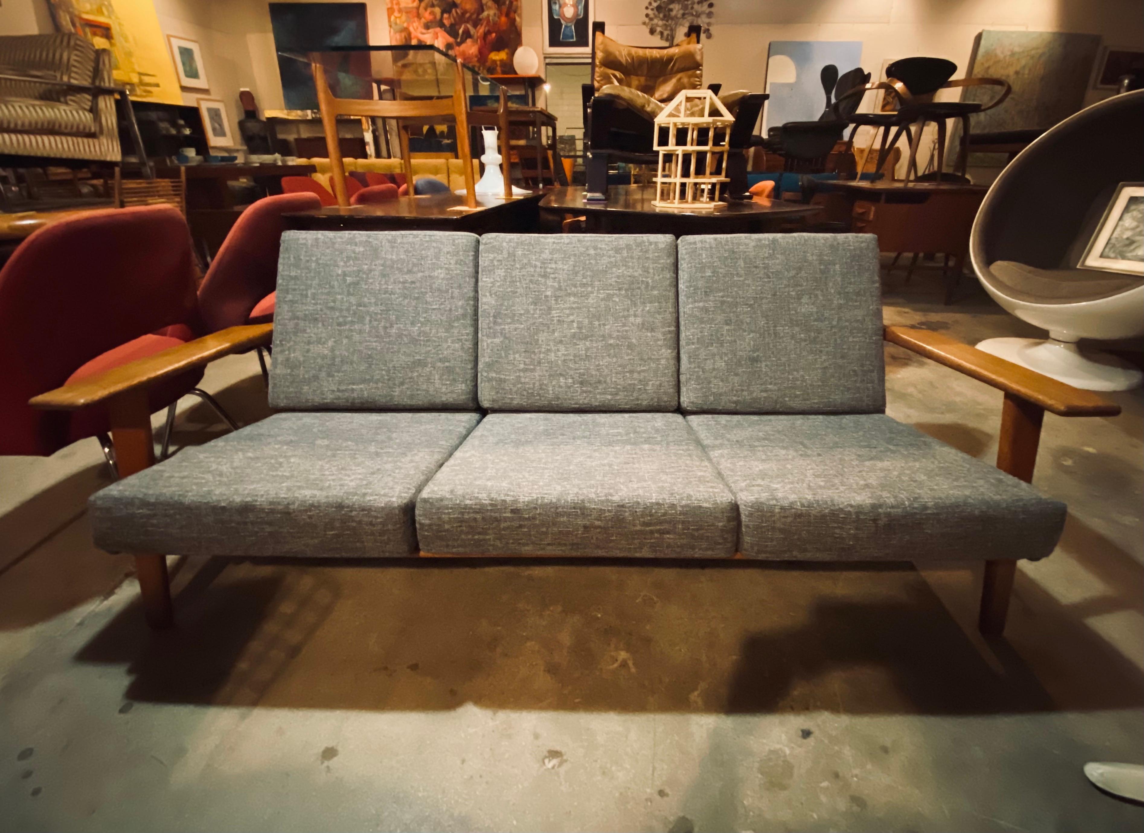 Vintage Hans J. Wegner GE 290 3-Seat Sofa, circa 1950s 5