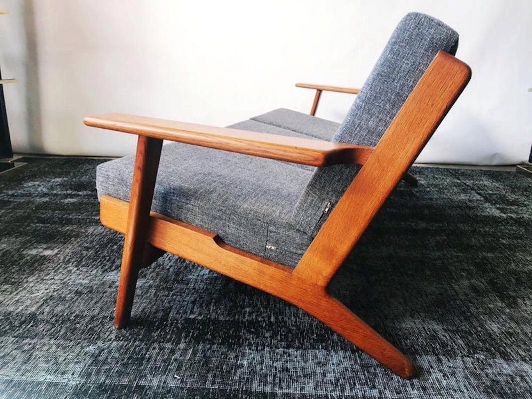 This vintage GE 290 3-seat sofa designed by Hans J. Wegner for GETAMA is overall great condition. Solid oak frame. New foam and new upholstery,
1953. Made in Denmark.
Dimensions:
H 29.53 in. x W 70.87 in. x D 30.71 in
seat height 16.54 in.