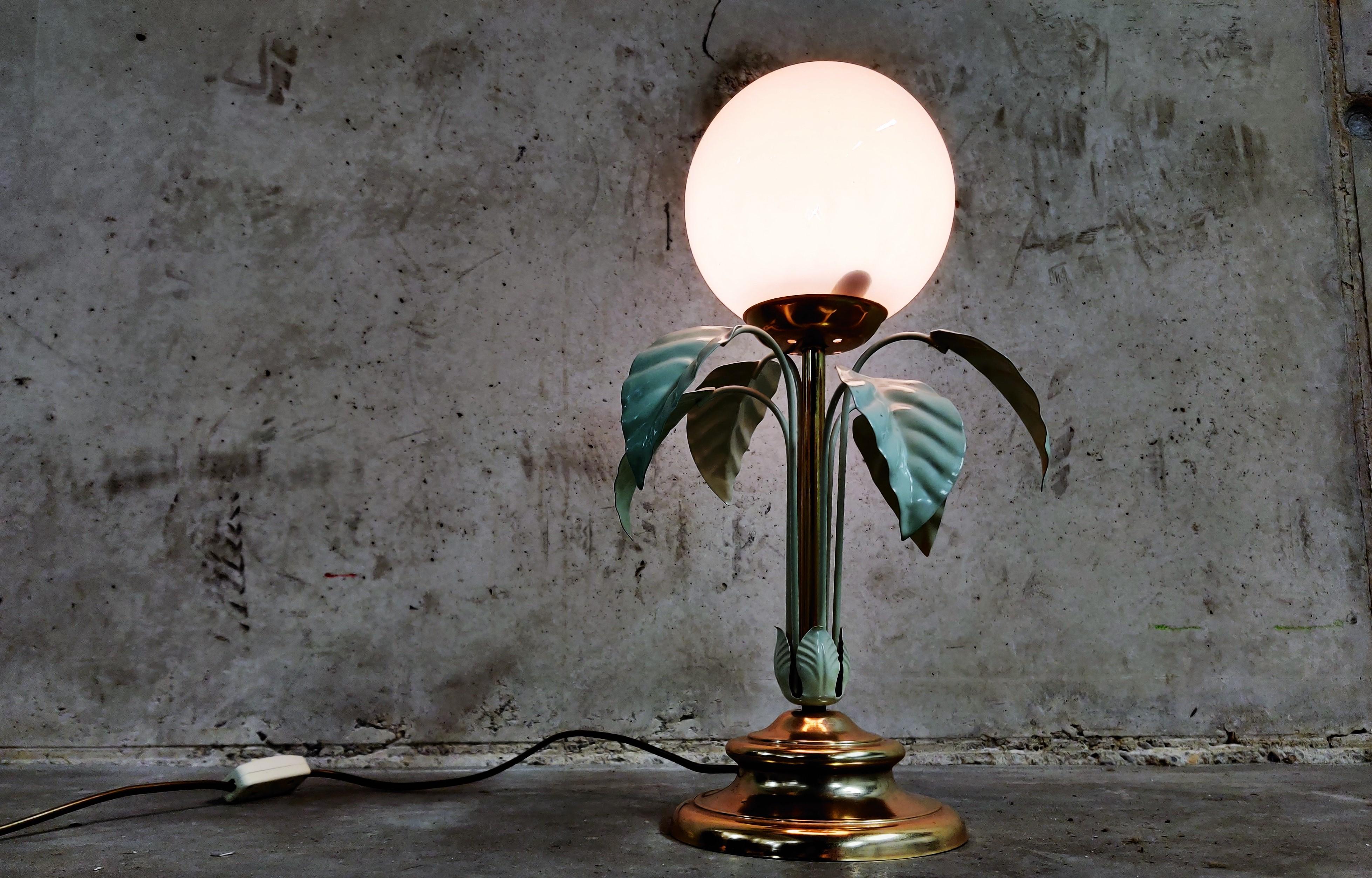 Beautiful table lamp made of brass and white enameled leafs with an opaline globe.

The lamp emits a lovely warm light.

To be used with a regular E14 light bulb.
Tested and ready to use.

1970s, Italy

Dimension:
Height 45