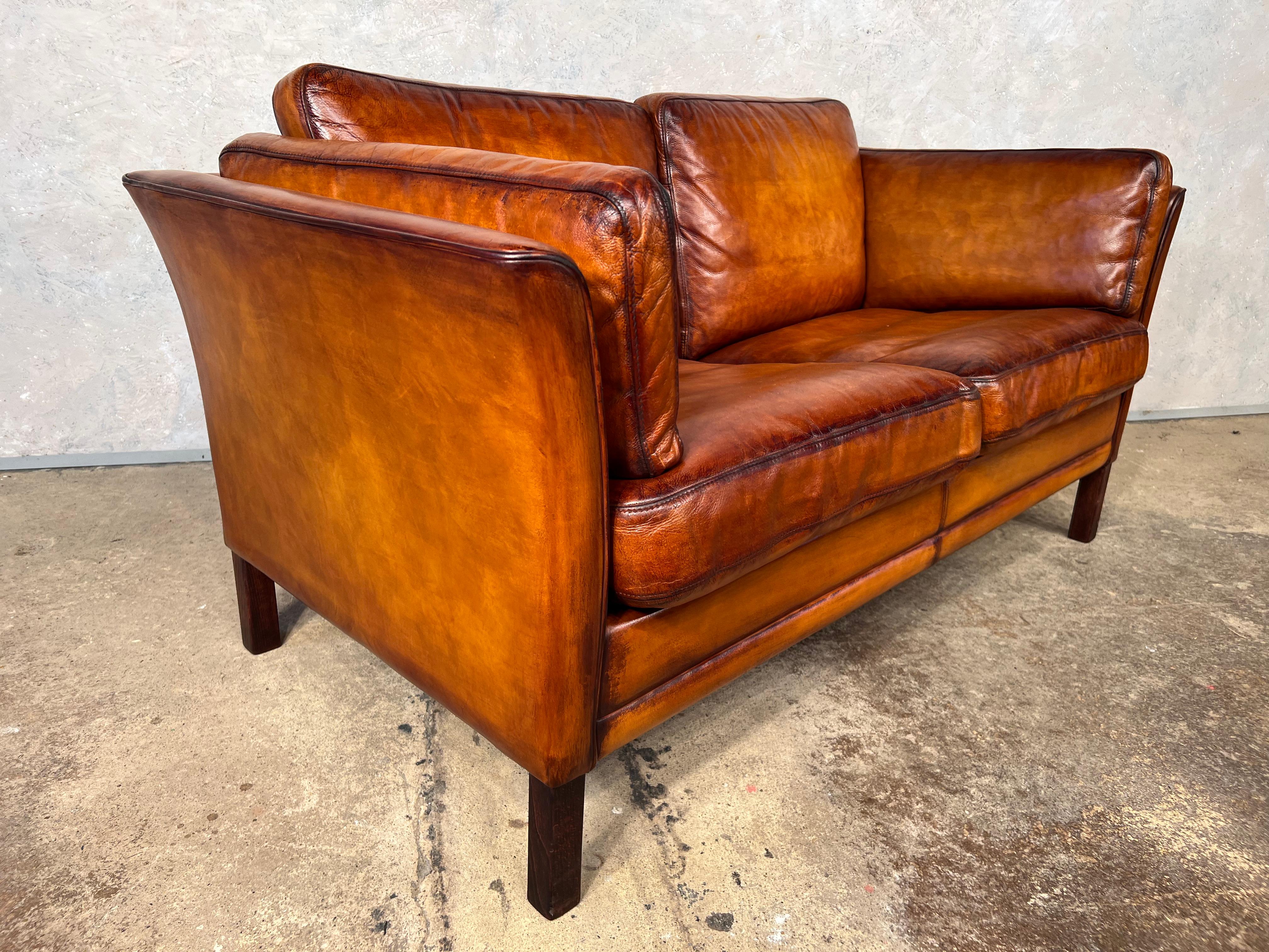 Vintage Hans Mogensen 70s Patinated Tan Two Seater Leather Sofa #551 In Good Condition In Lewes, GB