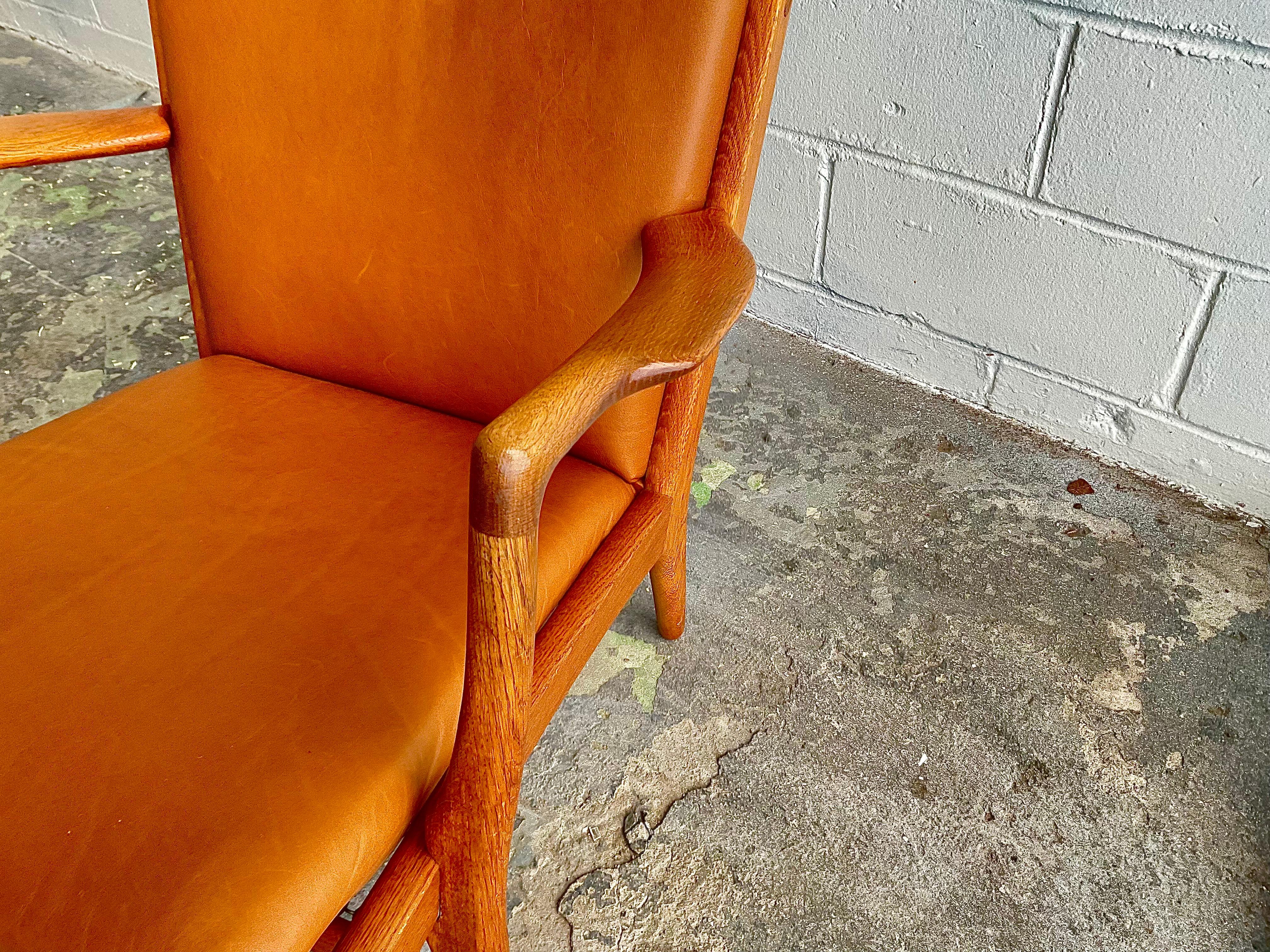 Fauteuil de salon vintage AP-16 en chêne et cuir cognac de Hans Wegner, 1951 en vente 8