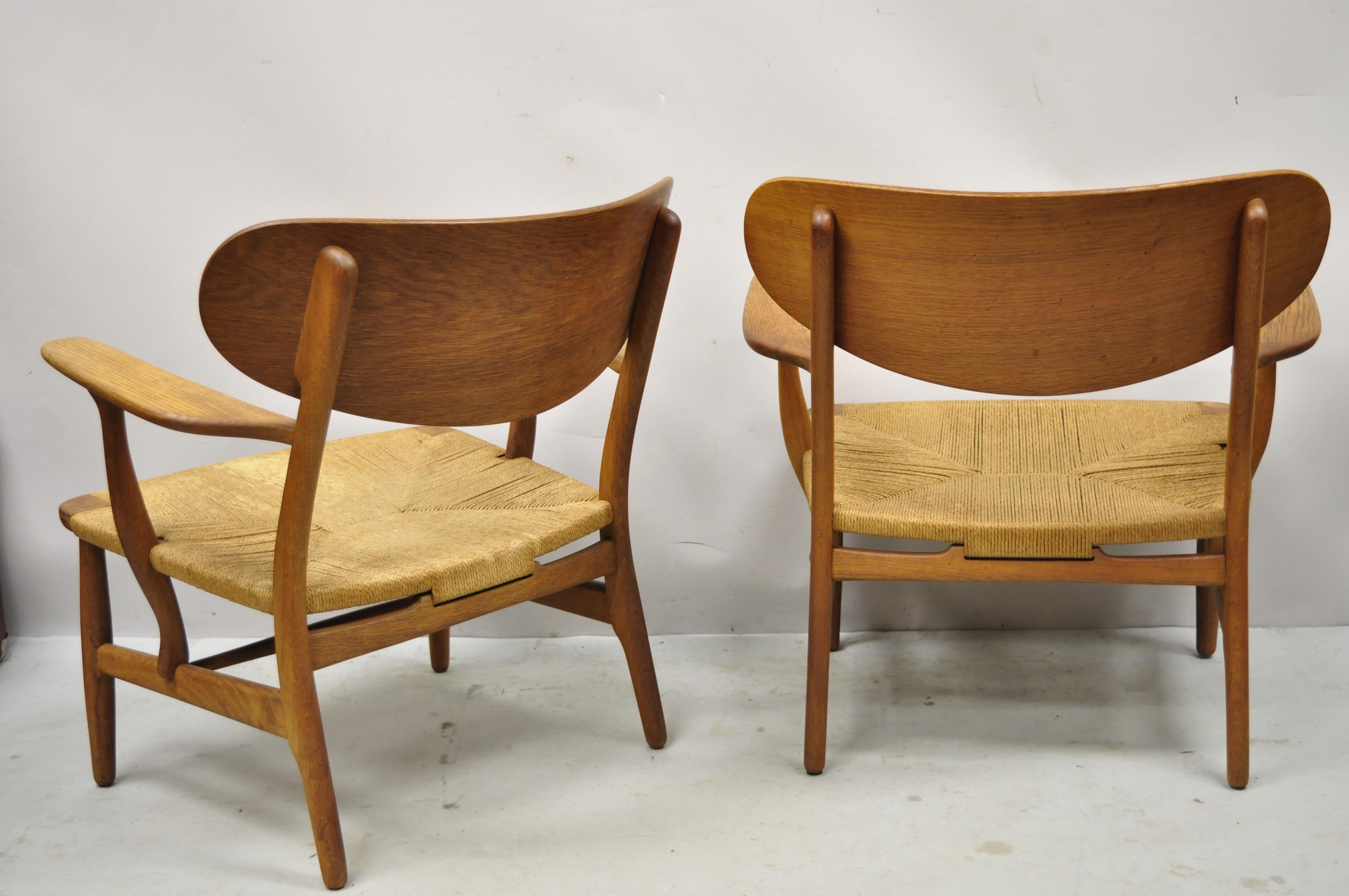 Vintage Hans Wegner CH22 Carl Hansen & Son Oak Lounge Easy Chairs MCM, a Pair For Sale 3