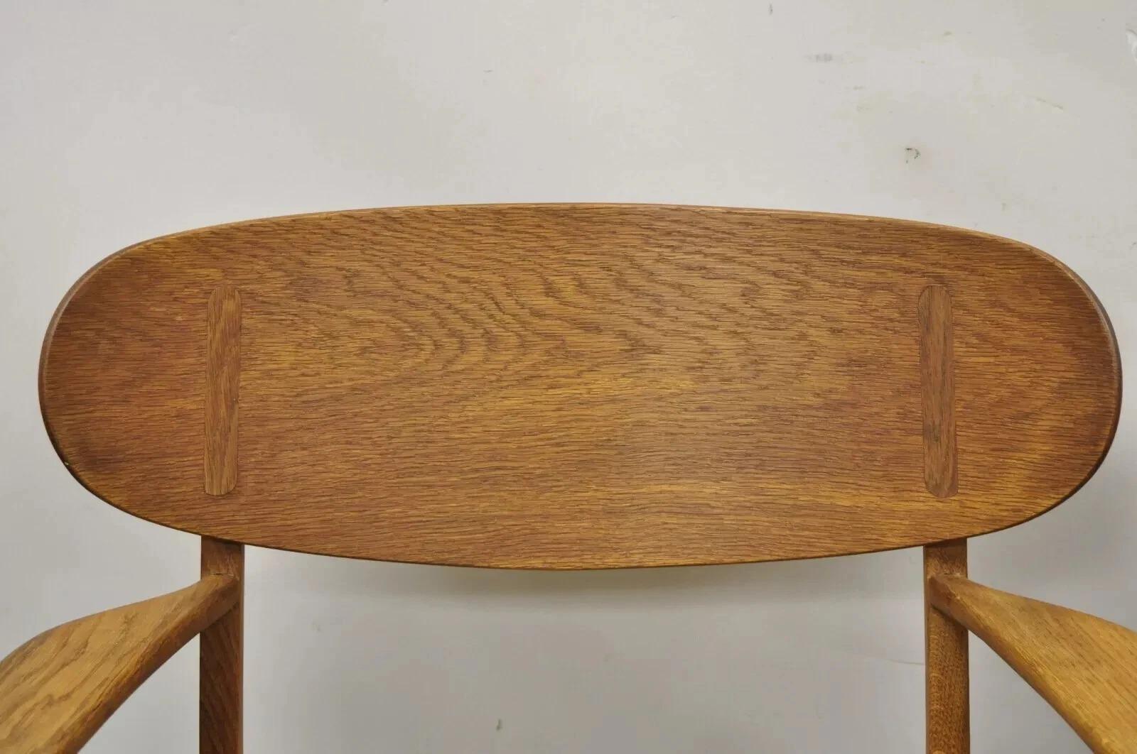 Vintage Hans Wegner CH22 Carl Hansen & Son Sillas de salón de roble MCM - un par en venta 4