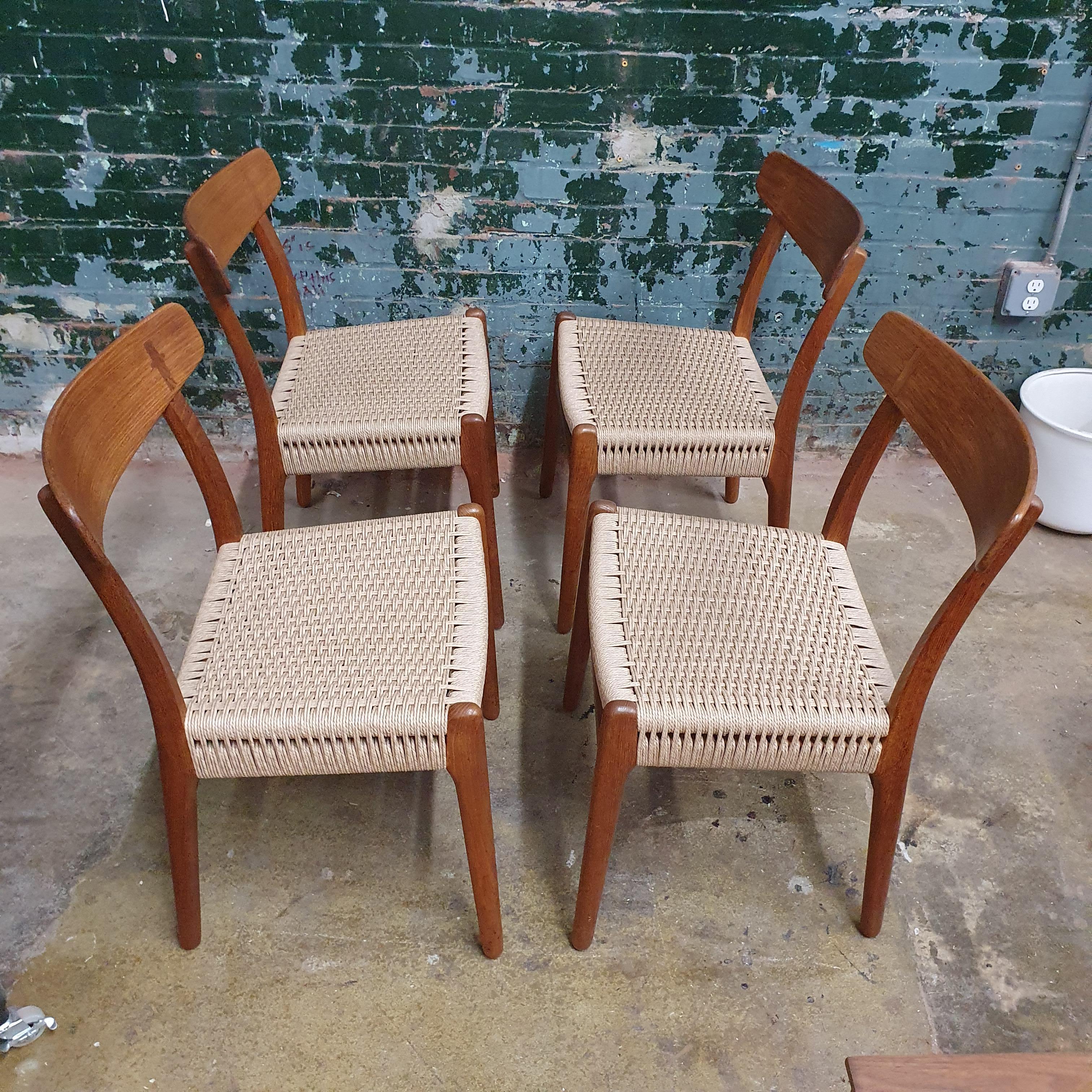 Vintage Hans Wegner CH23 Side Chairs, Set of 4 For Sale 1