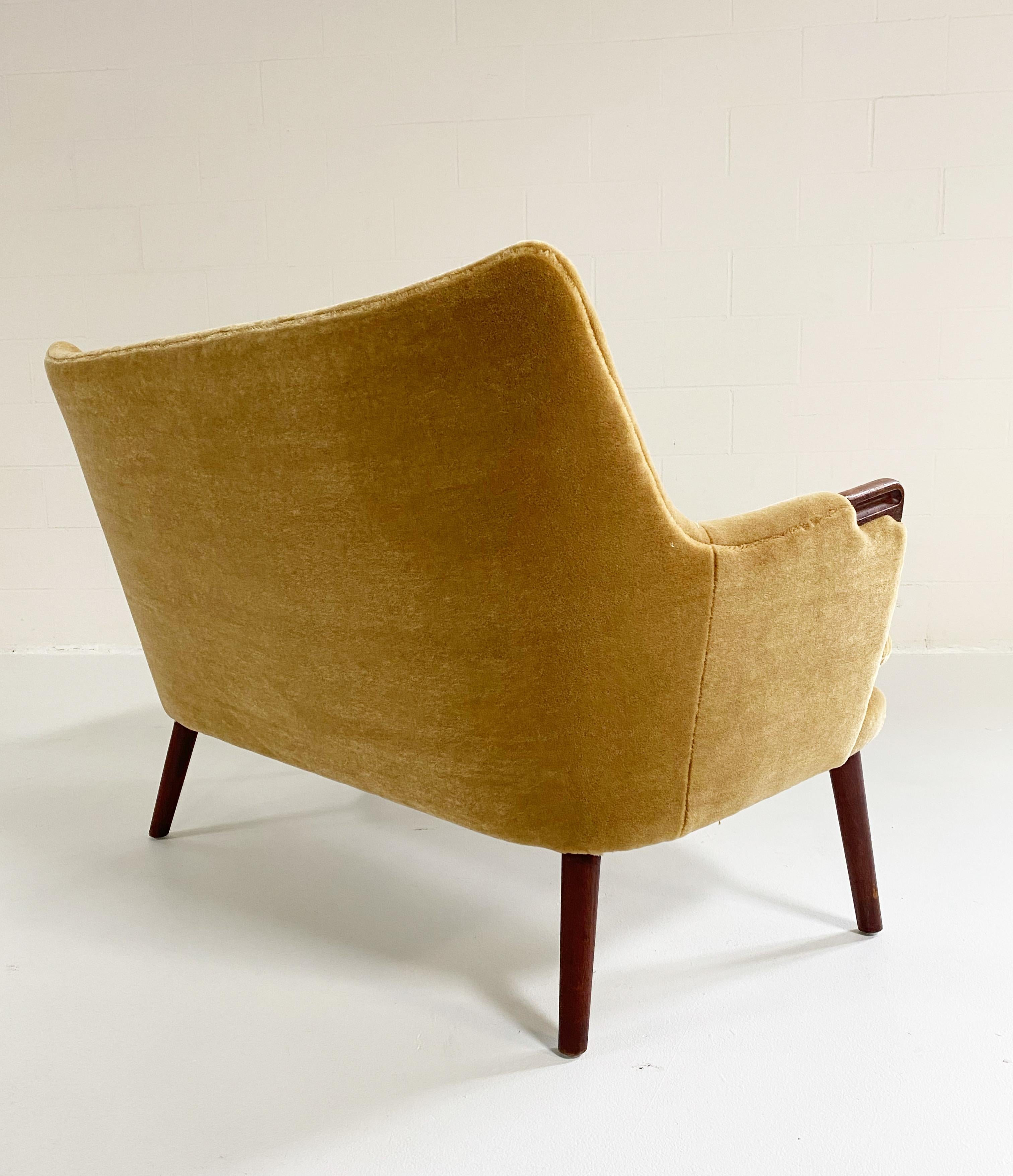 Vintage Hans Wegner Ch72 Sofa, Restored in Pierre Frey Teddy Mohair In Good Condition In SAINT LOUIS, MO