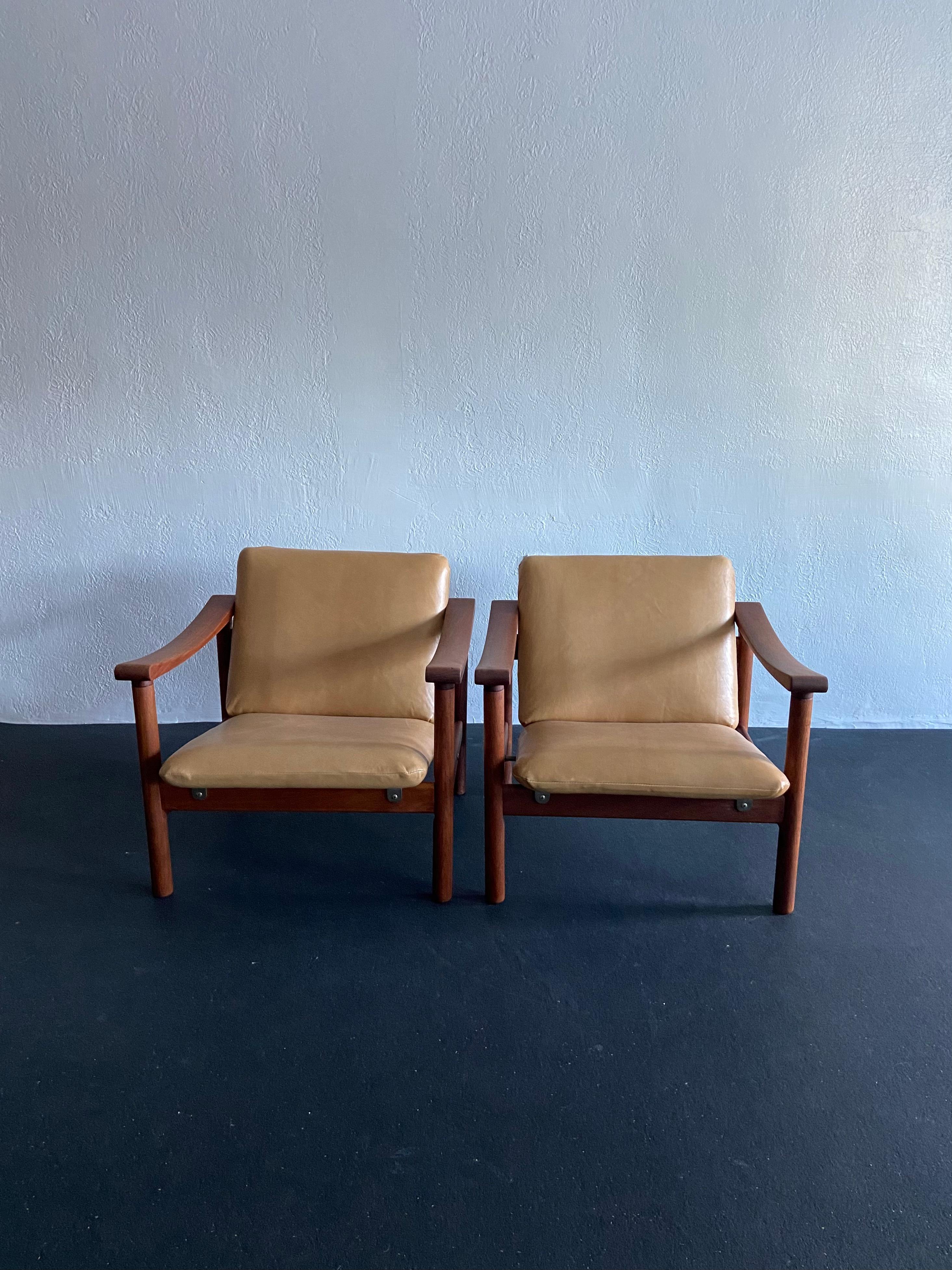 Pair of leather and teak lounge chairs by Hans Wegner for Getama. Model GE-280. Signed. Teak frames have been refinished and the leather upholstery has been updated.

Would work well in a variety of interiors such as modern, mid century modern,