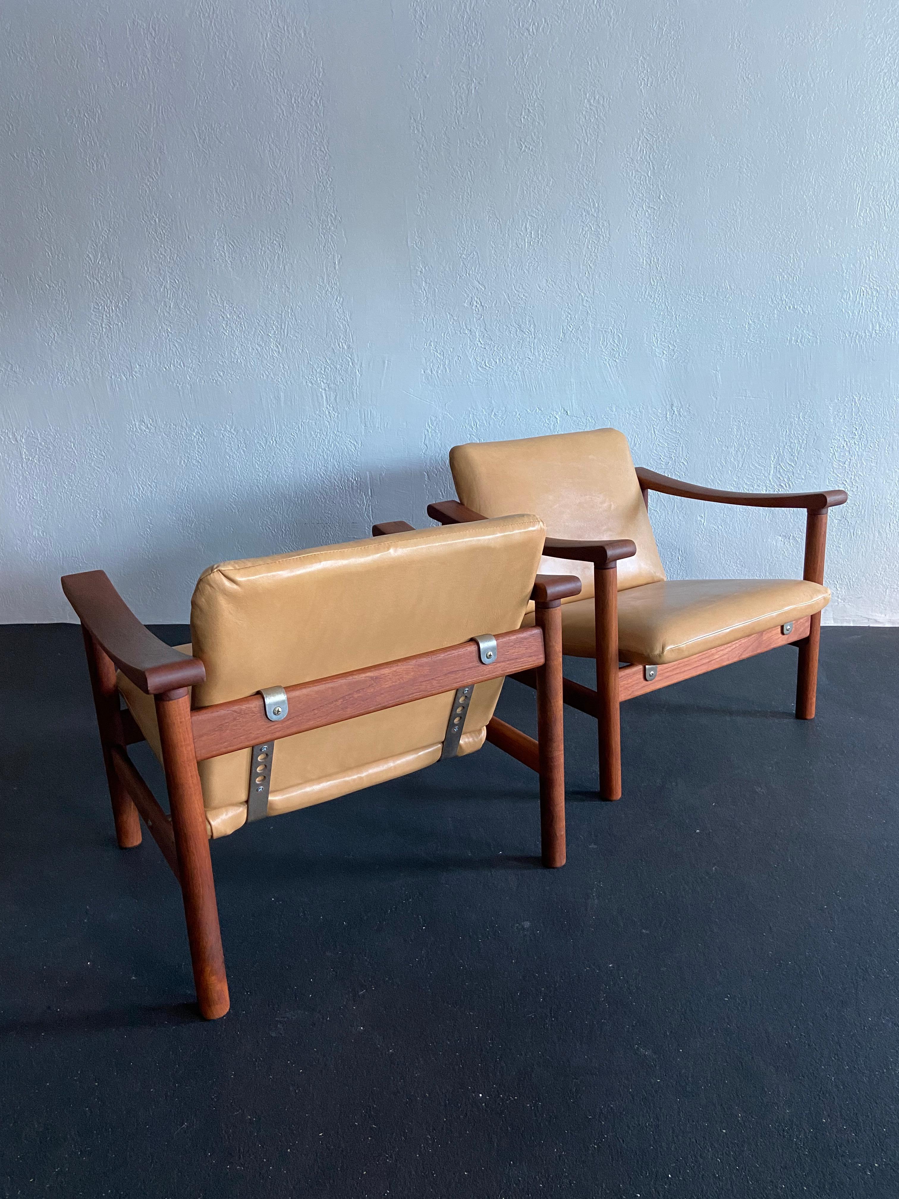 Hans Wegner for Getama Leather Lounge Chairs - a Pair In Good Condition For Sale In West Palm Beach, FL