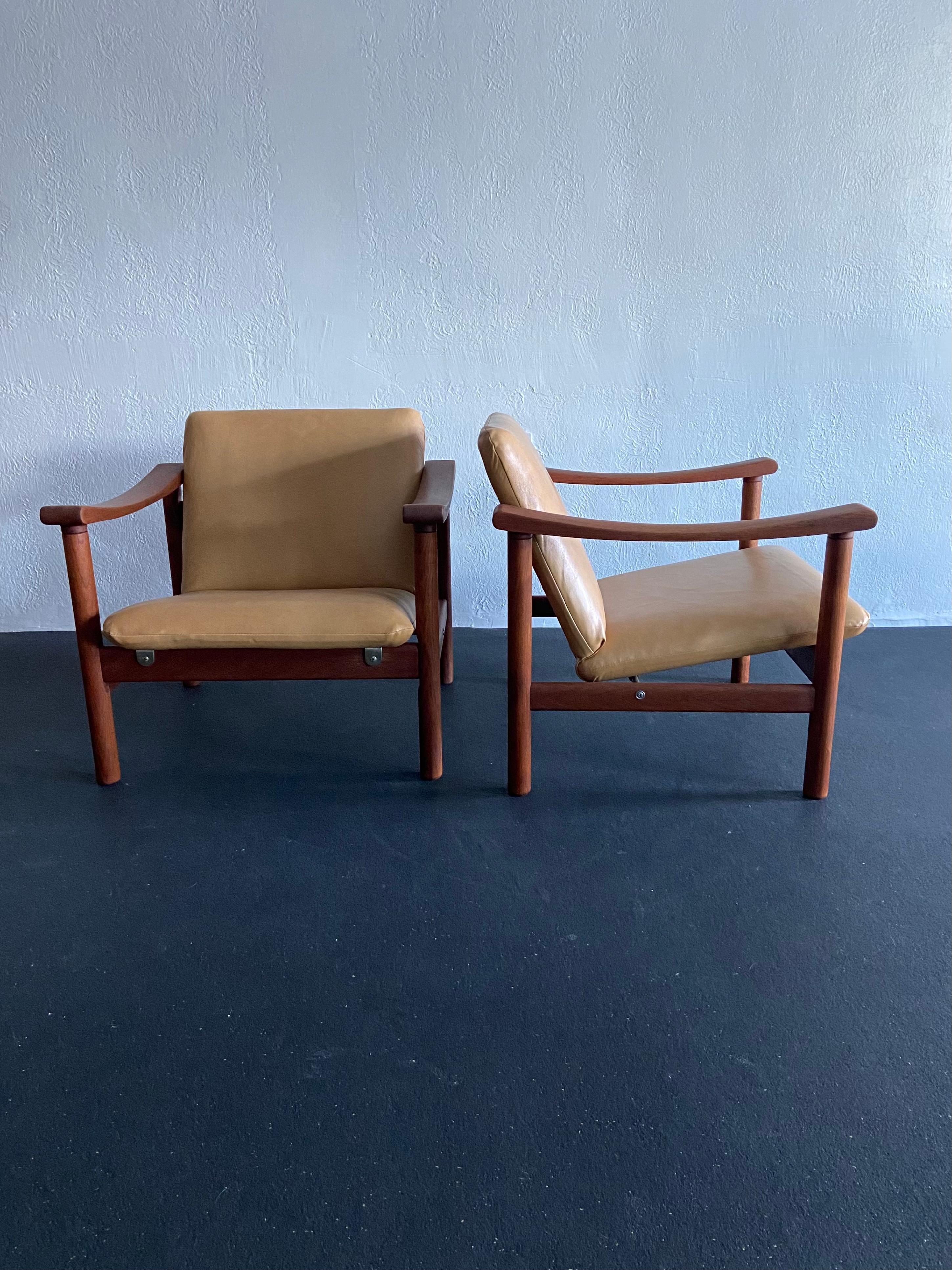 Mid-20th Century Hans Wegner for Getama Leather Lounge Chairs - a Pair For Sale