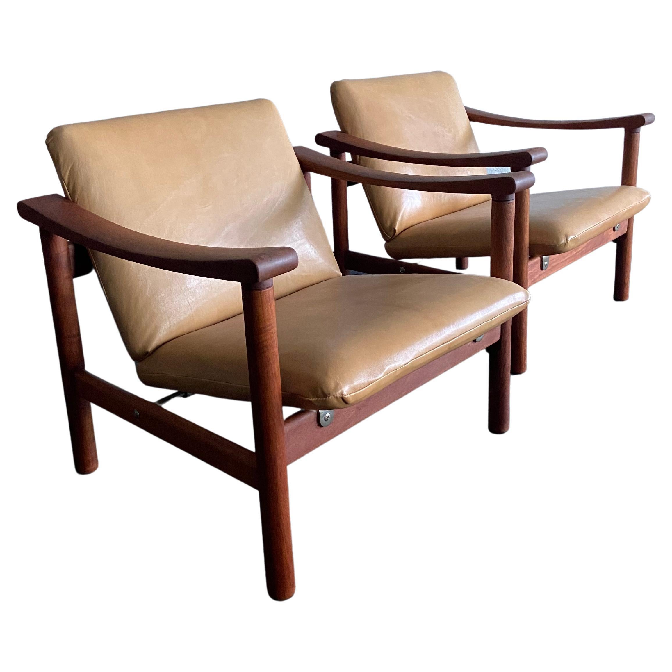 Hans Wegner for Getama Leather Lounge Chairs - a Pair For Sale