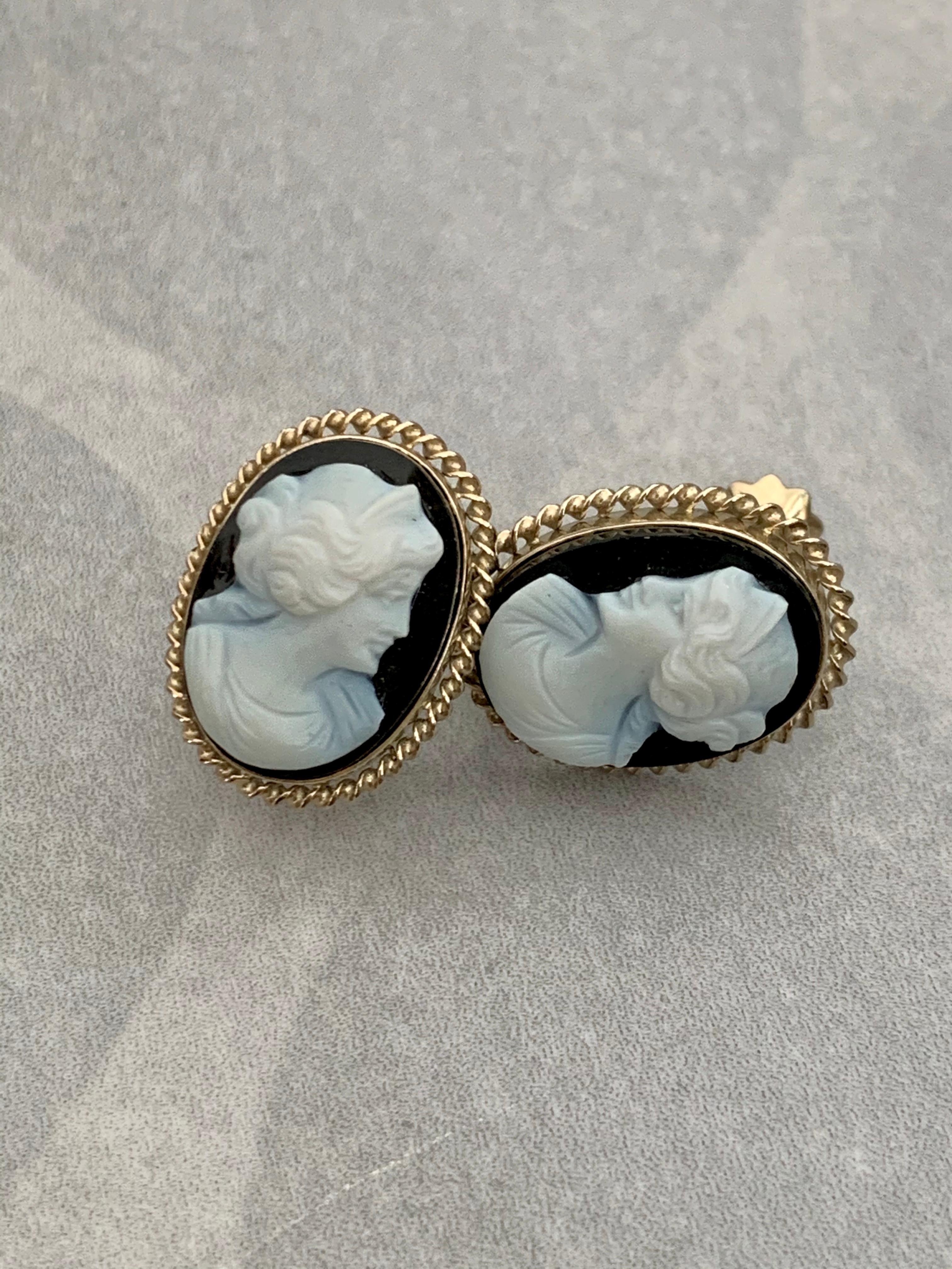 Vintage Hardstone Cameo 14 Karat Yellow Gold Screw Back Earrings In Good Condition For Sale In St. Louis Park, MN