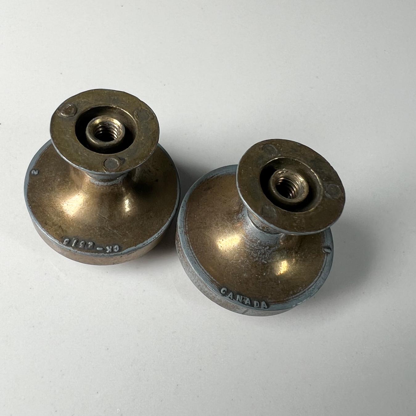 Vintage Hardware drawer pulls brass knobs with wood insert set of 2
Set of 2
stamped Canada
1.13 diameter x 1 tall
Original vintage condition.
See images please.
