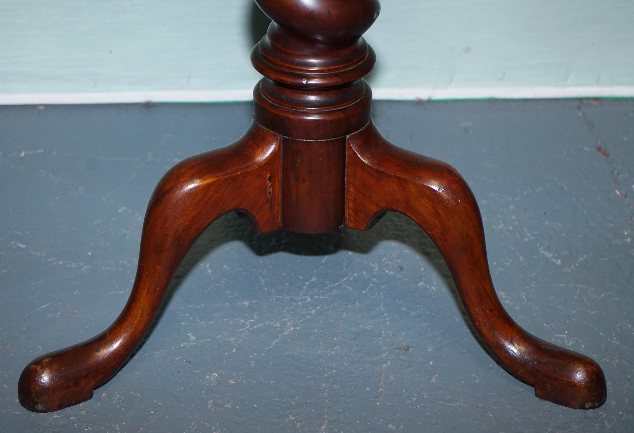 Britannico TAVOLO D'EPOCA IN LEGNO DURO BARLEY TWIST PEDESTAL PLANT STAND SiDE in vendita