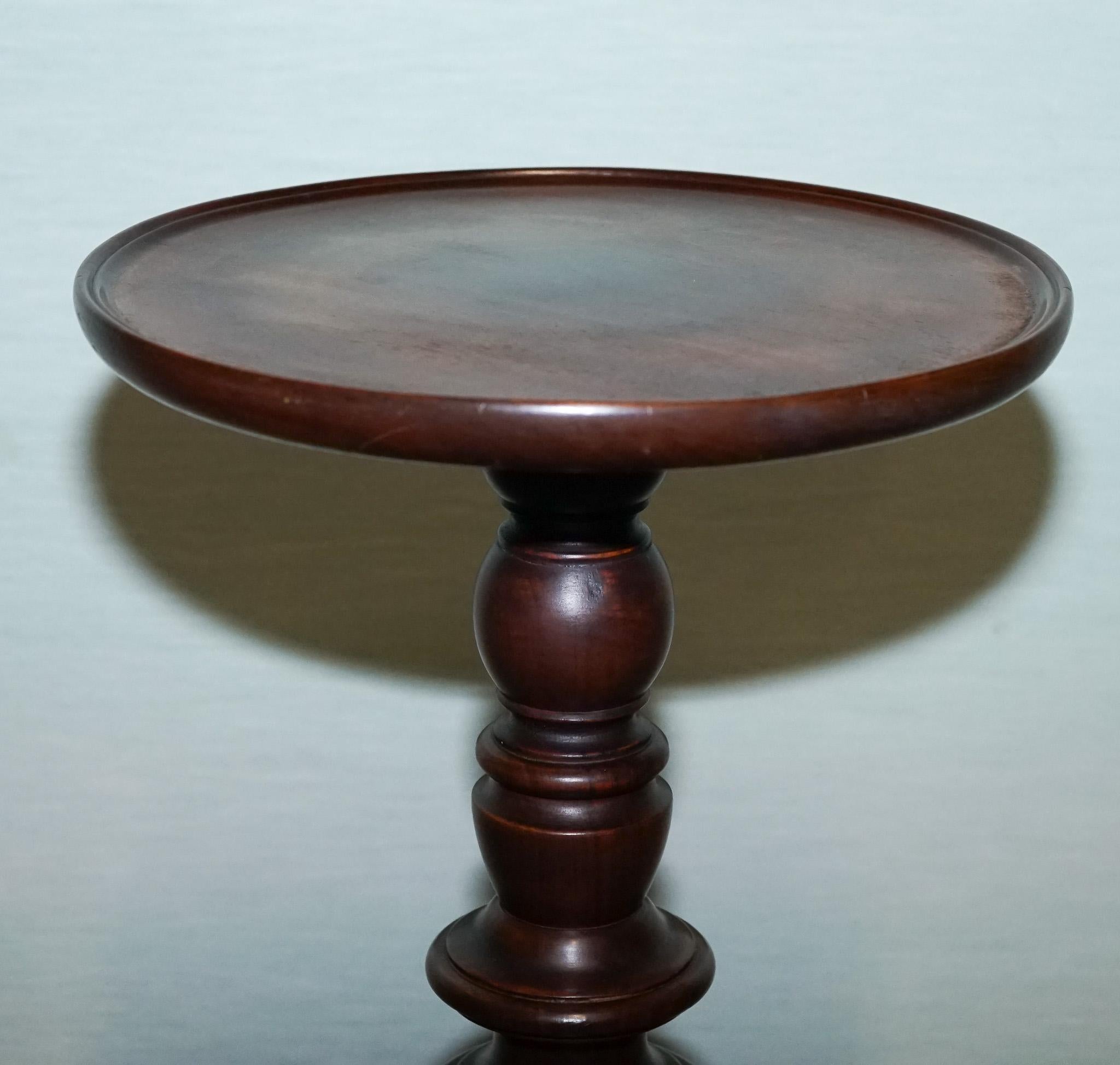 XX secolo TAVOLO D'EPOCA IN LEGNO DURO BARLEY TWIST PEDESTAL PLANT STAND SiDE in vendita