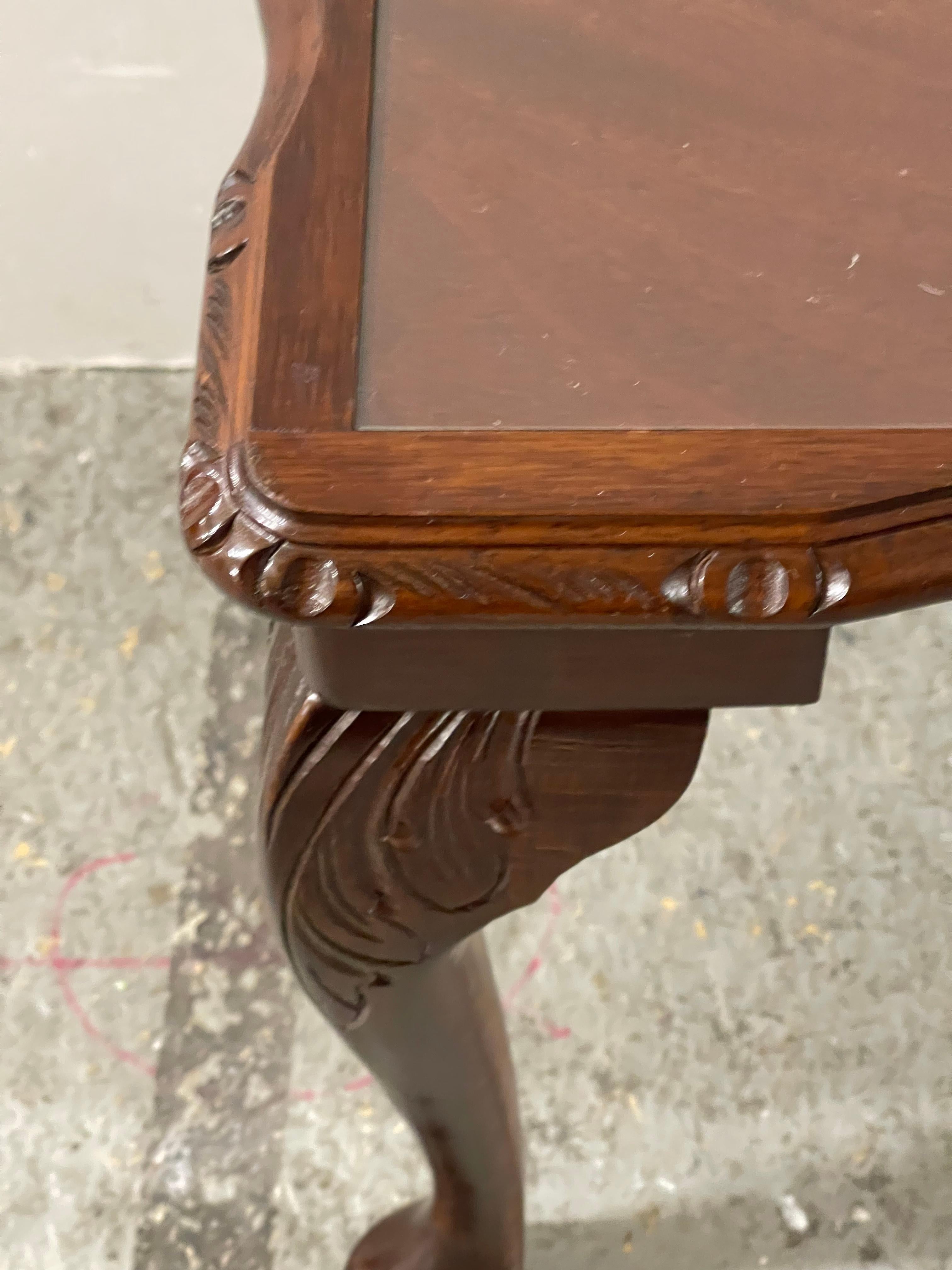 Vintage Hartholz geschnitzt Detaillierung Kaffee Seite Nest von drei Tischen im Angebot 7