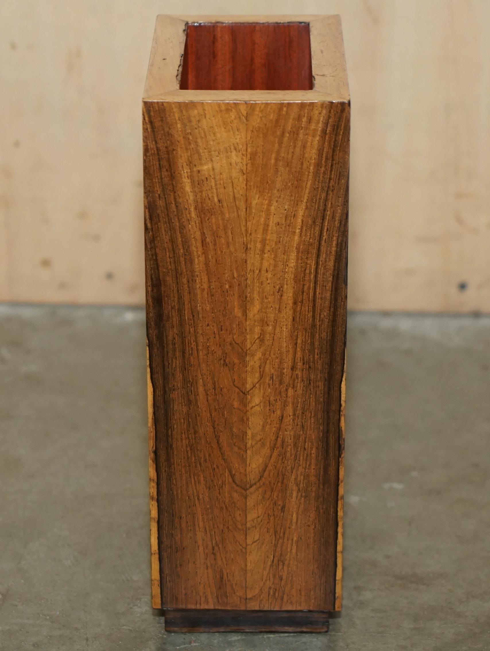 cubo de basura o jarrón pequeño de época acabado en madera super decorativo en Bueno estado para la venta en West Sussex, Pulborough