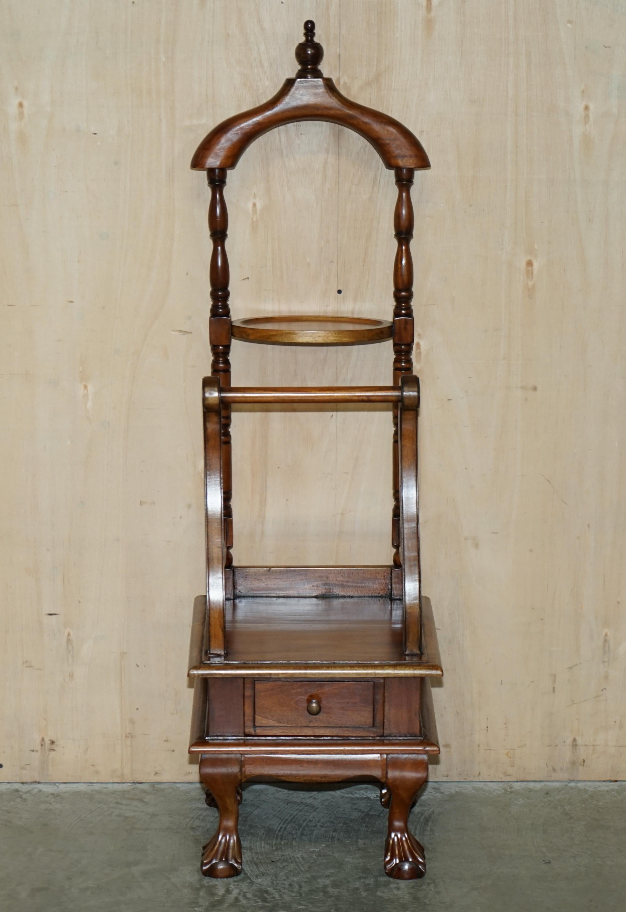 We are delighted to offer for sale this lovely hand made and hand carved Gentlemen’s Valet stand with single drawer and Claw & Ball feet

Please note the delivery fee listed is just a guide, it covers within the M25 only for the UK and local