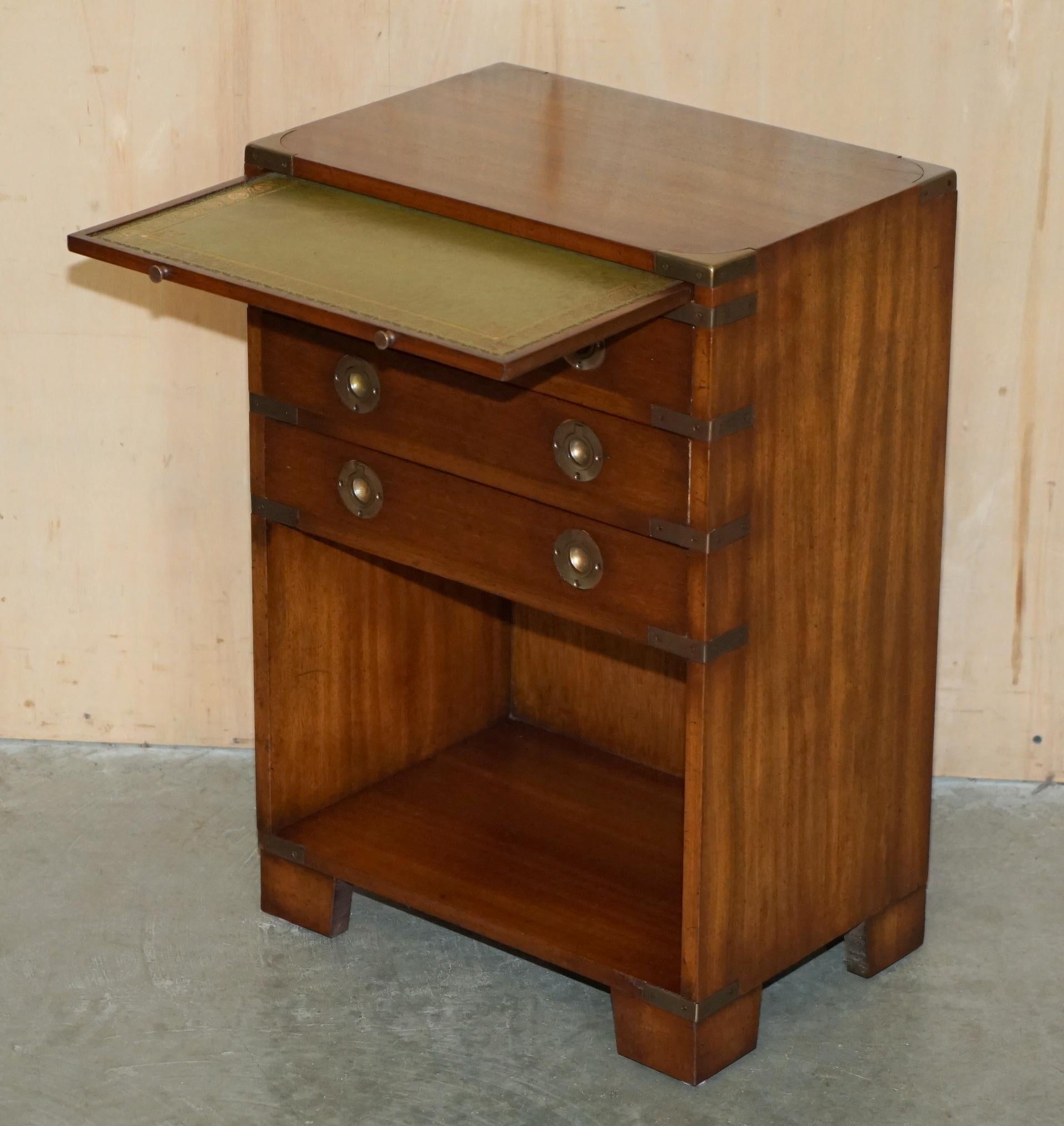 VINTAGE MESA LATERAL DE MADERA DURA Y CUERO VERDE DE CAMPAÑA MiLITARIA en venta 5