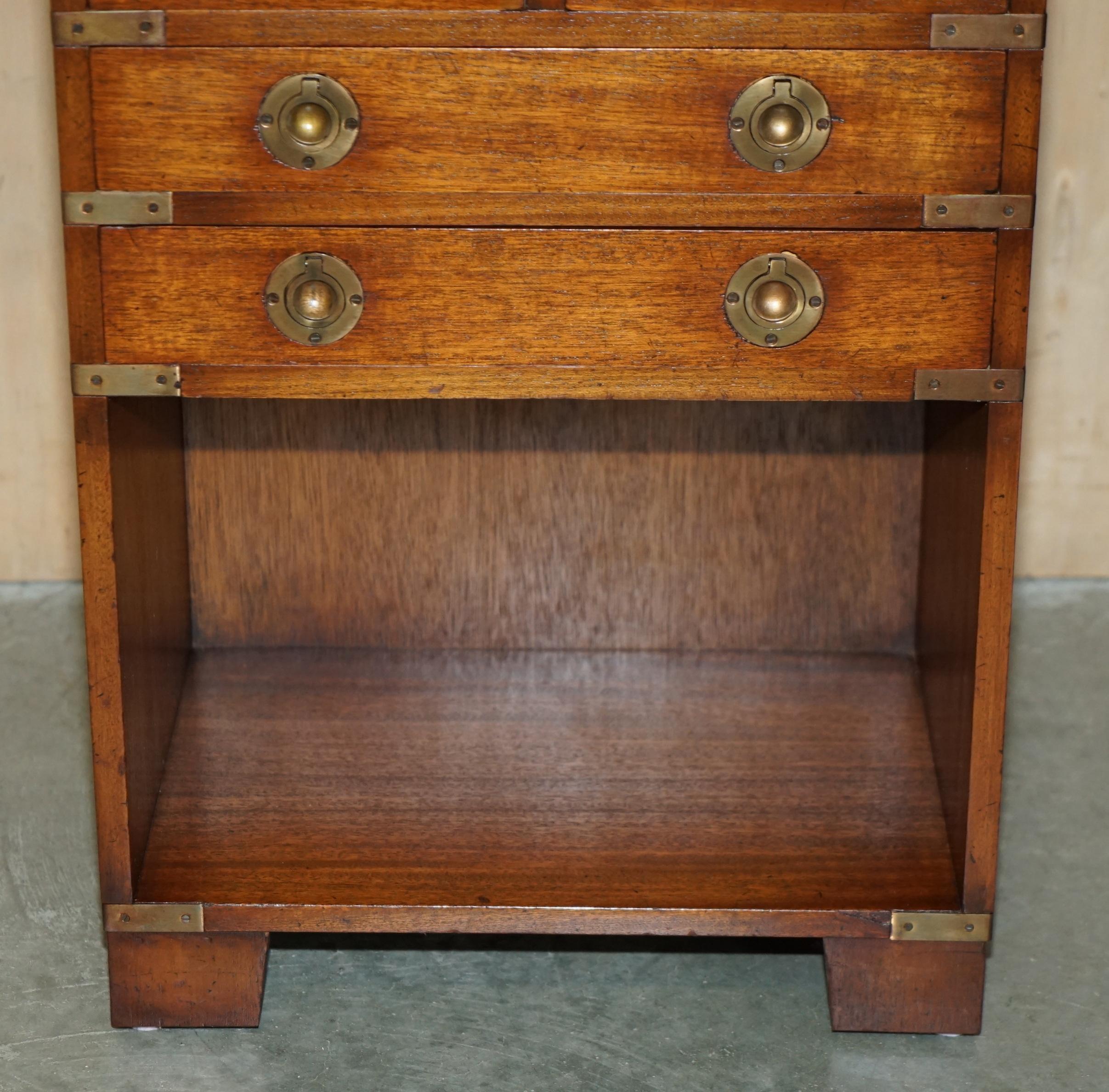 VINTAGE MESA LATERAL DE MADERA DURA Y CUERO VERDE DE CAMPAÑA MiLITARIA en Bueno estado para la venta en West Sussex, Pulborough