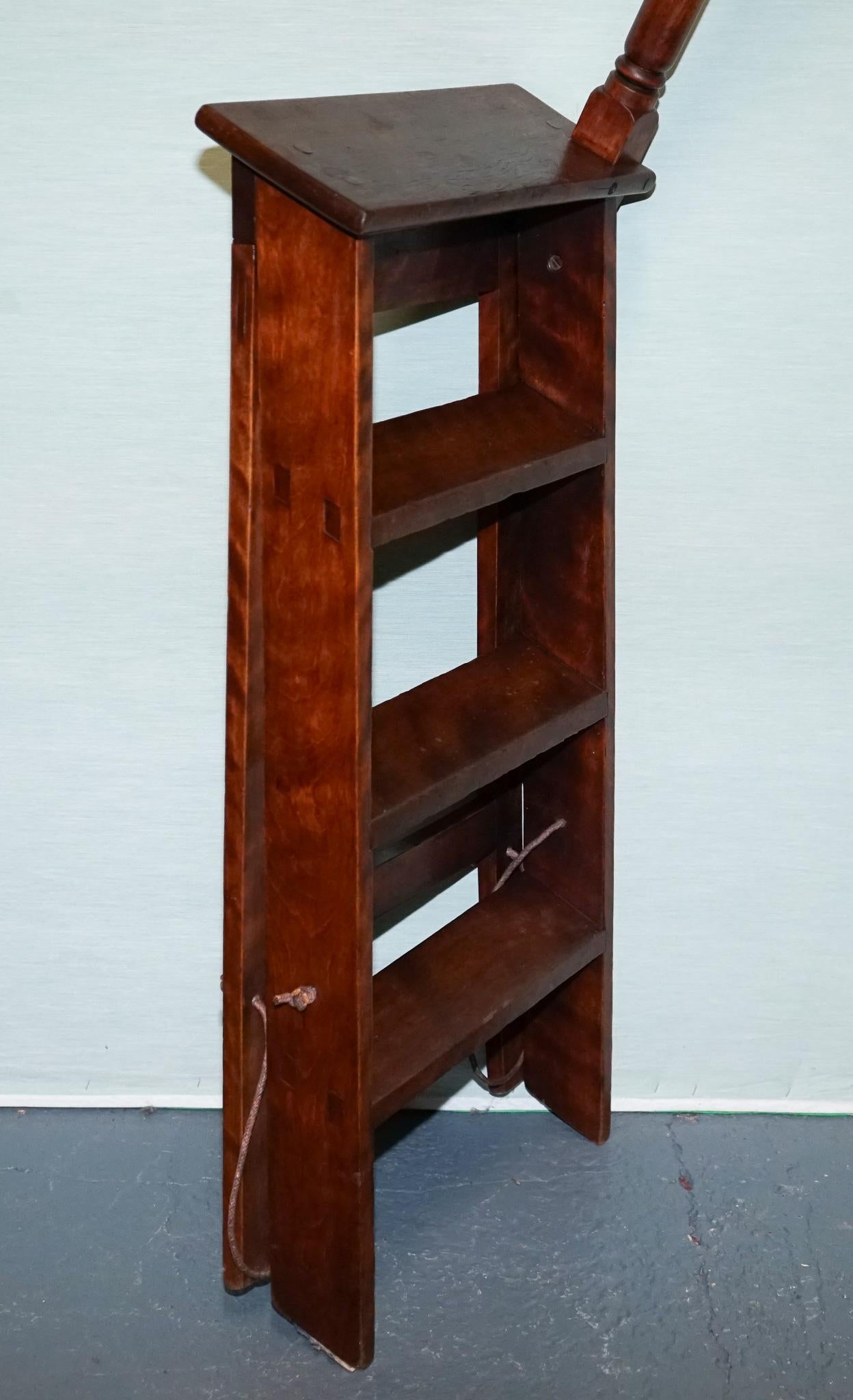 VINTAGE HARDWOOD LIBRARY LADDER FOLDING STEP STOOL WiTH TURNED POLE HANDLE For Sale 4