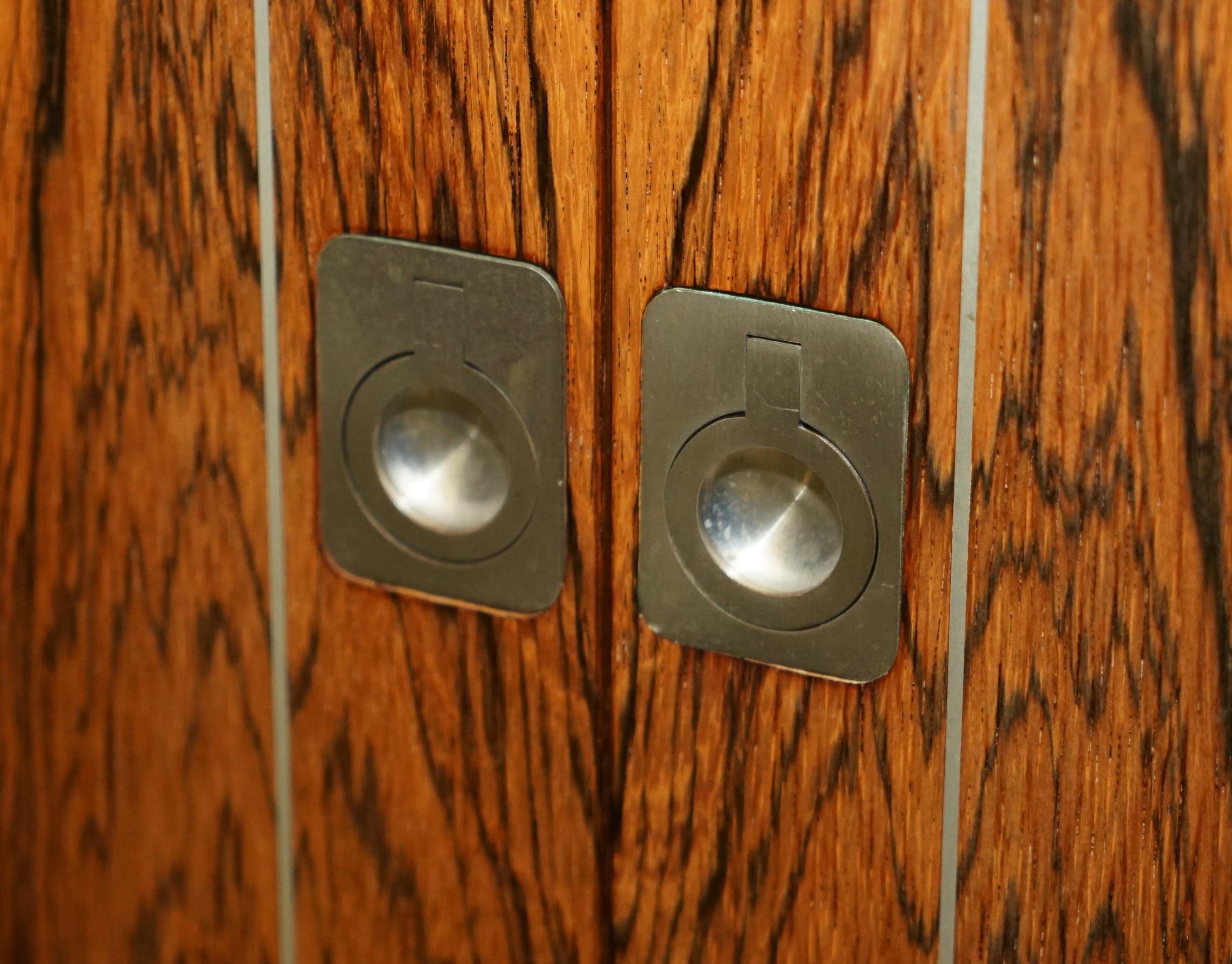 Scrivania vintage in legno duro con piano in marmo e cassettiera a ribalta cromata in vendita 1