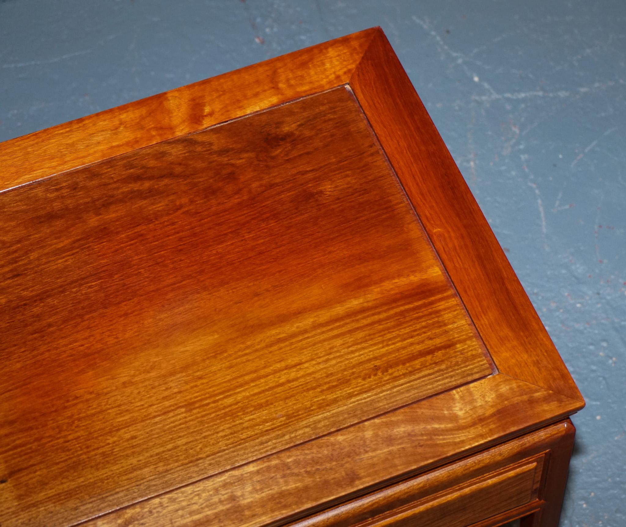VINTAGE HARDWOOD MiD CENTURY SIDE TABLE WITH DRAWER AND SHELF im Angebot 3