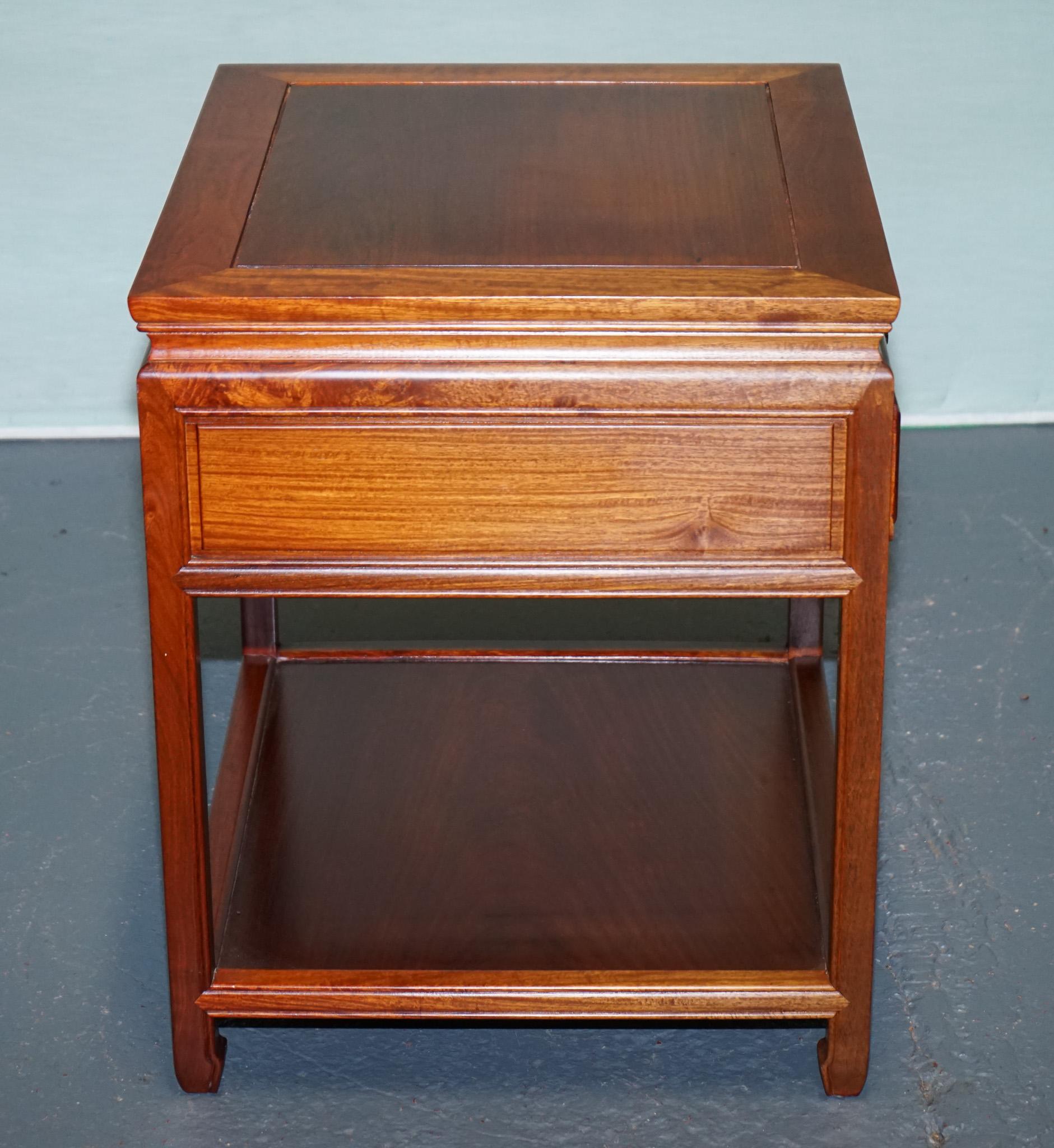 VINTAGE HARDWOOD MiD CENTURY SIDE TABLE WITH DRAWER AND SHELF (Chinesisch) im Angebot