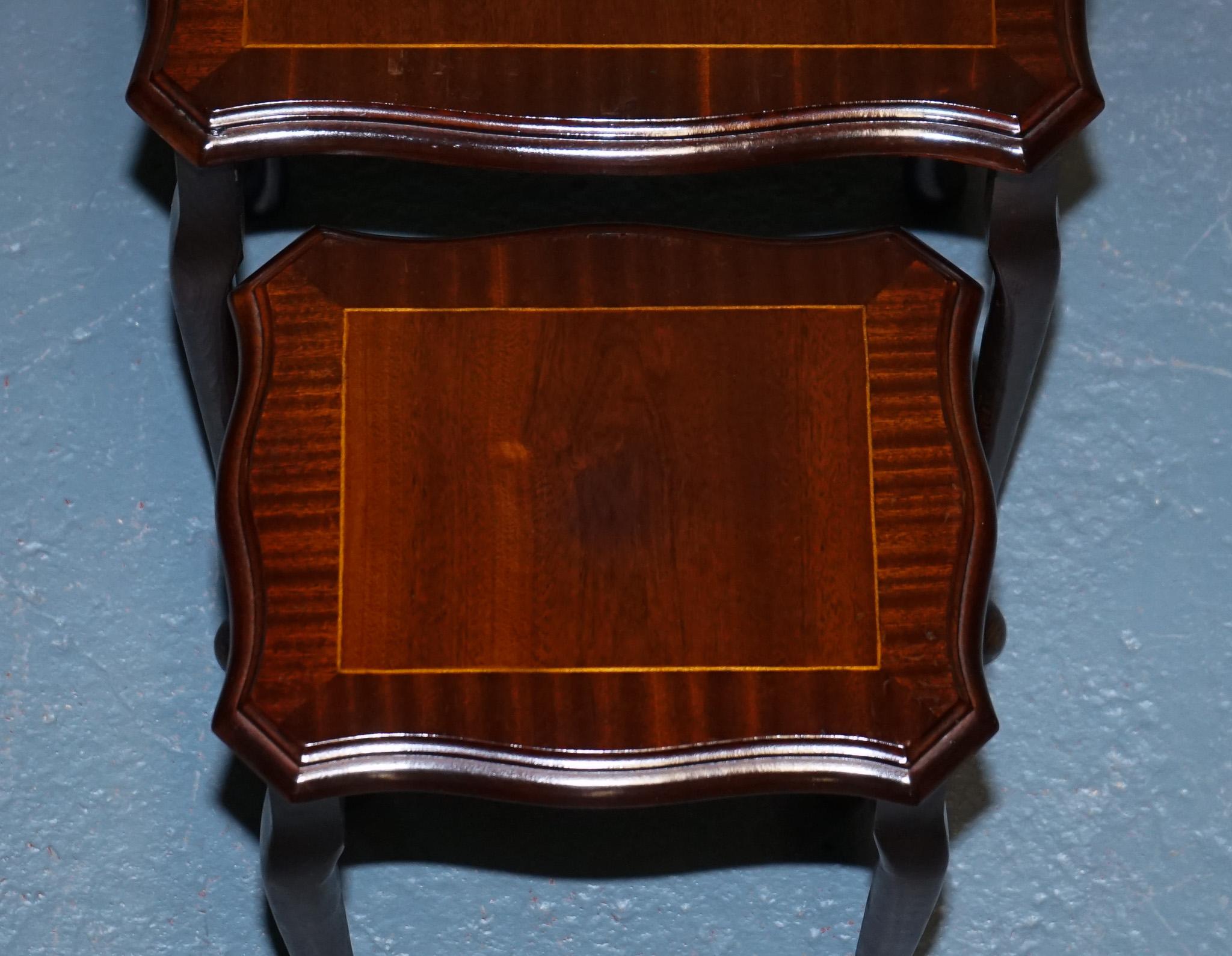 NEST DE TABLE EN BOIS DUR D'ORIGINE VINTAGE AVEC iNLAY QUEEN ANNE STYLE Bon état - En vente à Pulborough, GB