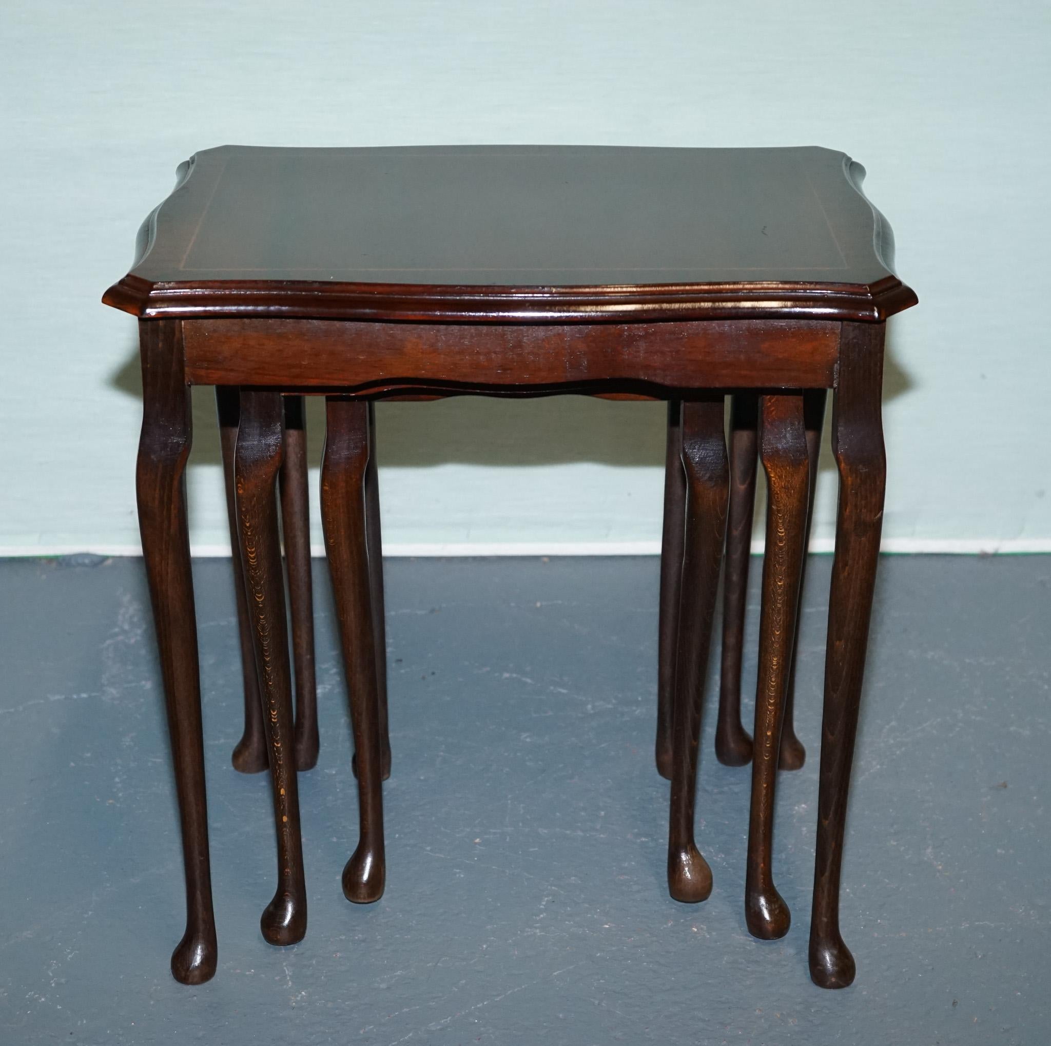 NEST DE TABLE EN BOIS DUR D'ORIGINE VINTAGE AVEC iNLAY QUEEN ANNE STYLE en vente 1