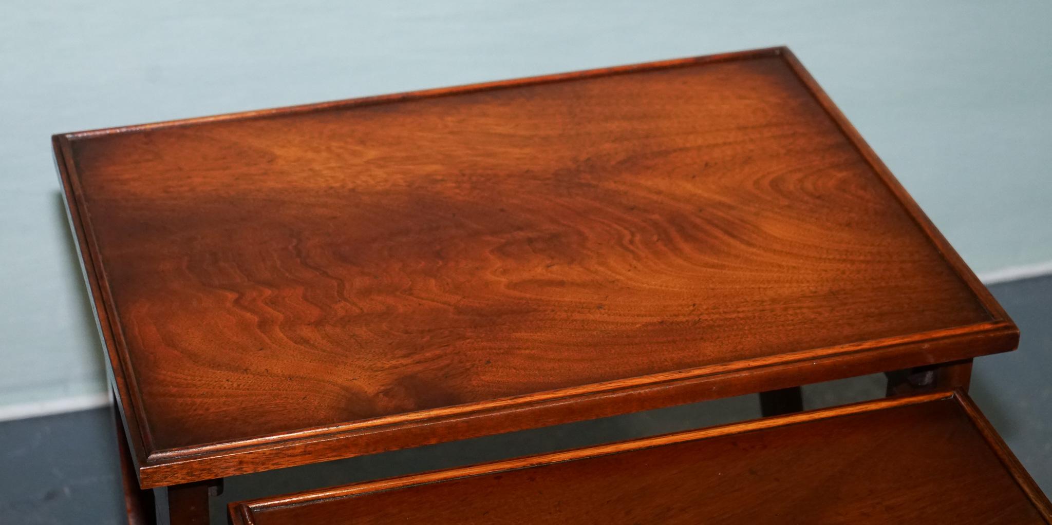 VINTAGE HARDWOOD NEST OF TABLES WiTH LYRE FORM LEGS im Angebot 4