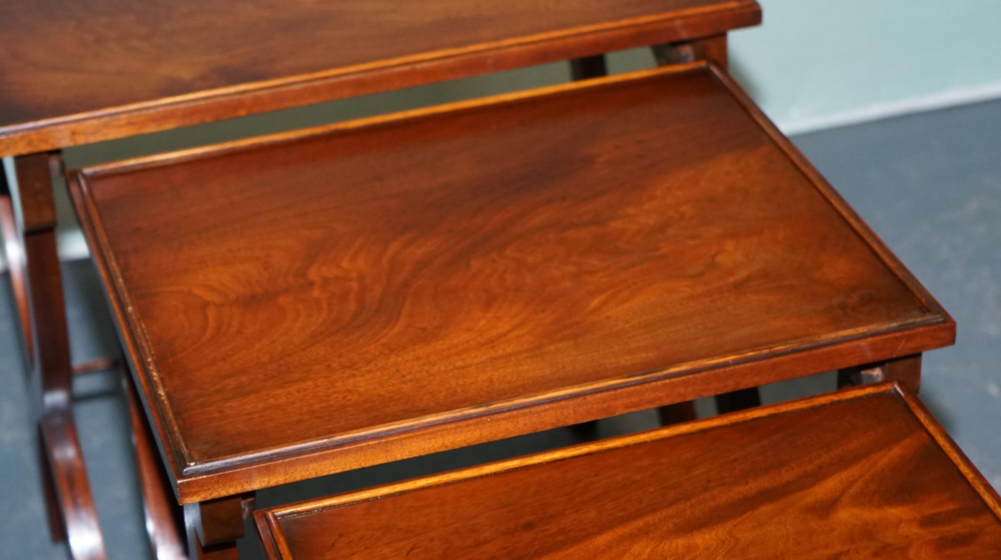 VINTAGE HARDWOOD NEST OF TABLES WiTH LYRE FORM LEGS im Angebot 5