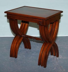 NEST DE TABLE EN BOIS DUR D'ORIGINE AVEC PIEDS EN FORME DE LYRE