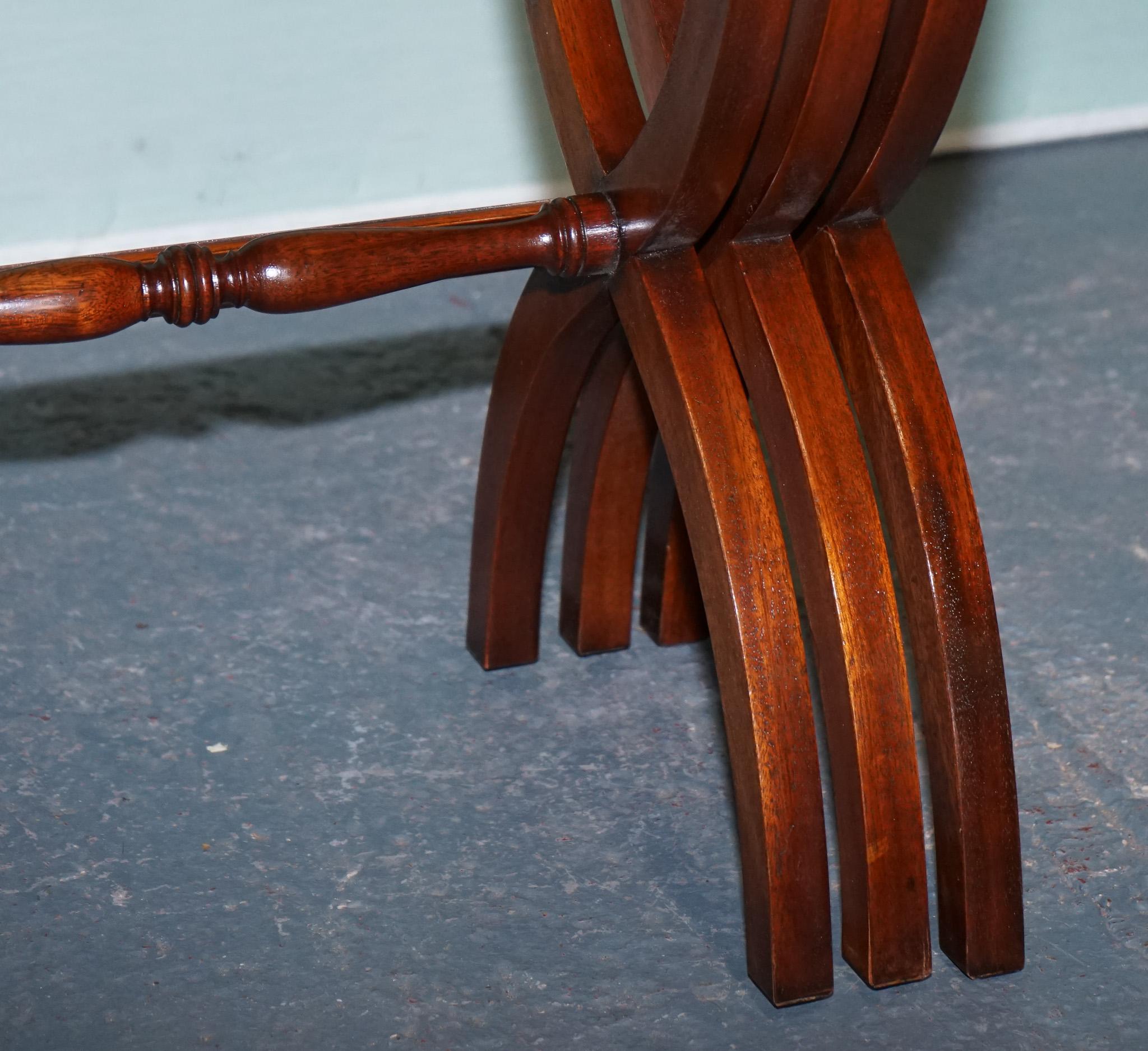 VINTAGE HARDWOOD NEST OF TABLES WiTH LYRE FORM LEGS im Zustand „Gut“ im Angebot in Pulborough, GB