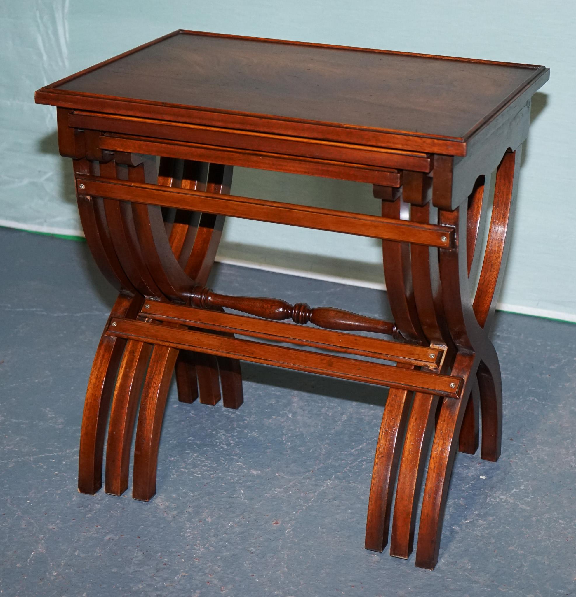 VINTAGE HARDWOOD NEST OF TABLES WiTH LYRE FORM LEGS im Angebot 1
