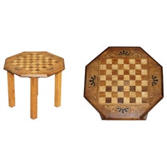 Mesa de ajedrez vintage de madera noble satinada y nogal, ideal como mueble auxiliar
